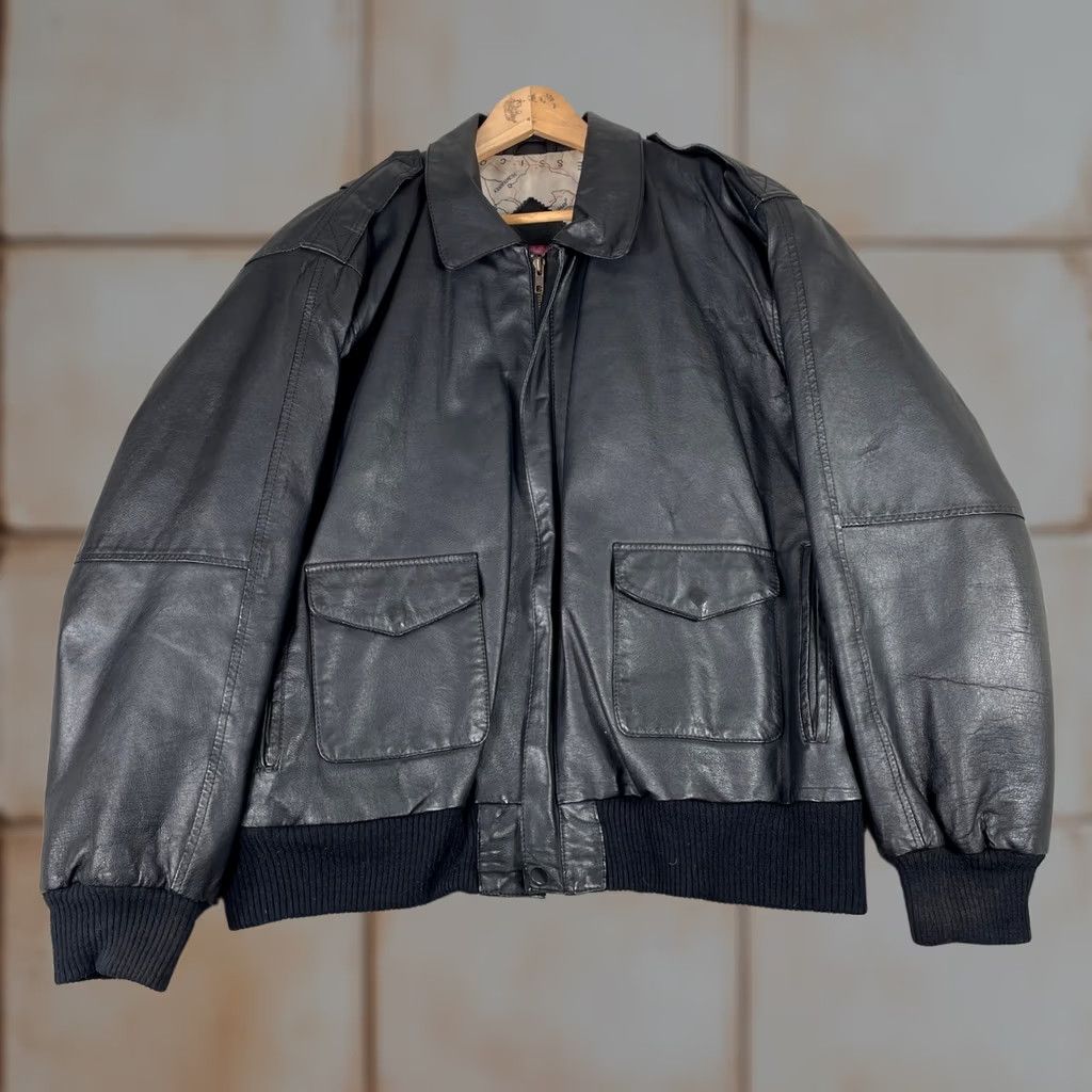 Vintage VINTAGE Burks Bay Leather Bomber Jacket Mens Large Black Aviator Flight Map Lining Size US L / EU 52-54 / 3 - 1 Thumbnail