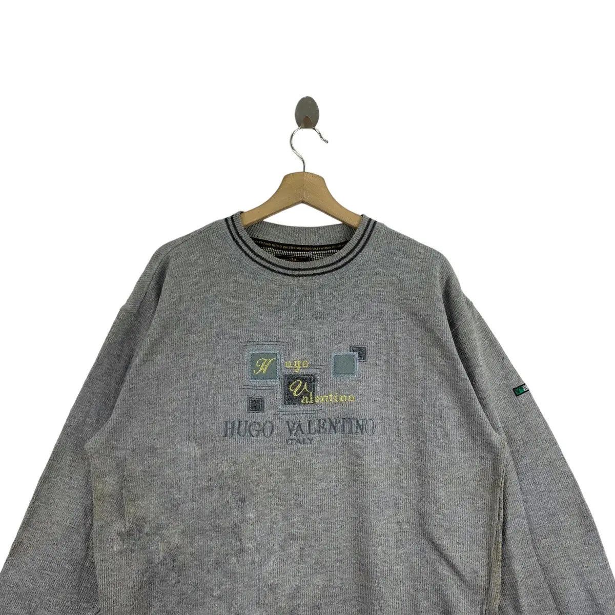 Vintage Vintage HUGO VALENTINO ITALY Embroidered Sweatshirt Sweater Size XXL / US 16-18 / IT 52-54 - 2 Thumbnail