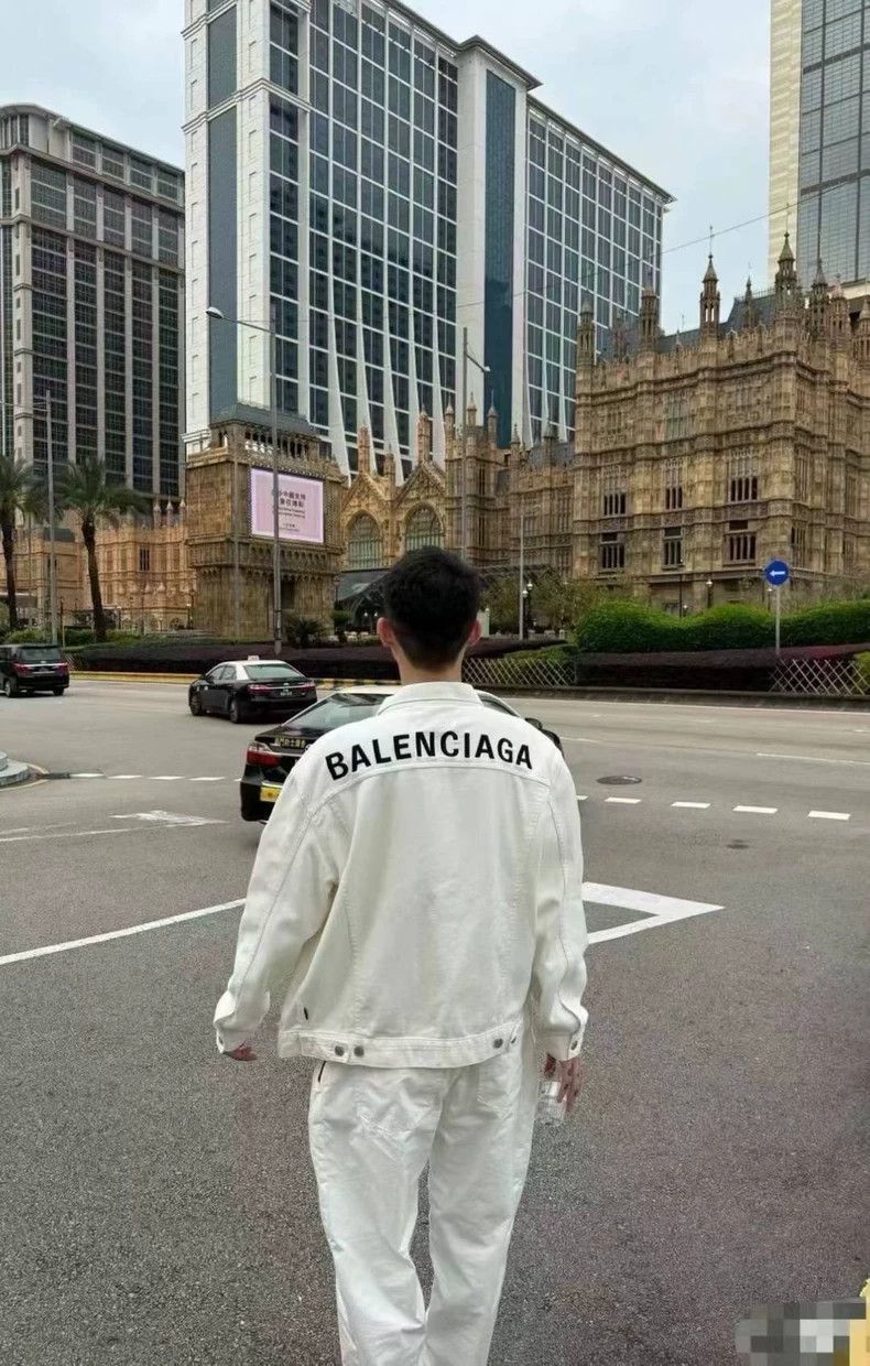 Balenciaga Balenciaga Logo denim jacket coat behind Size US M / EU 48-50 / 2 - 9 Thumbnail