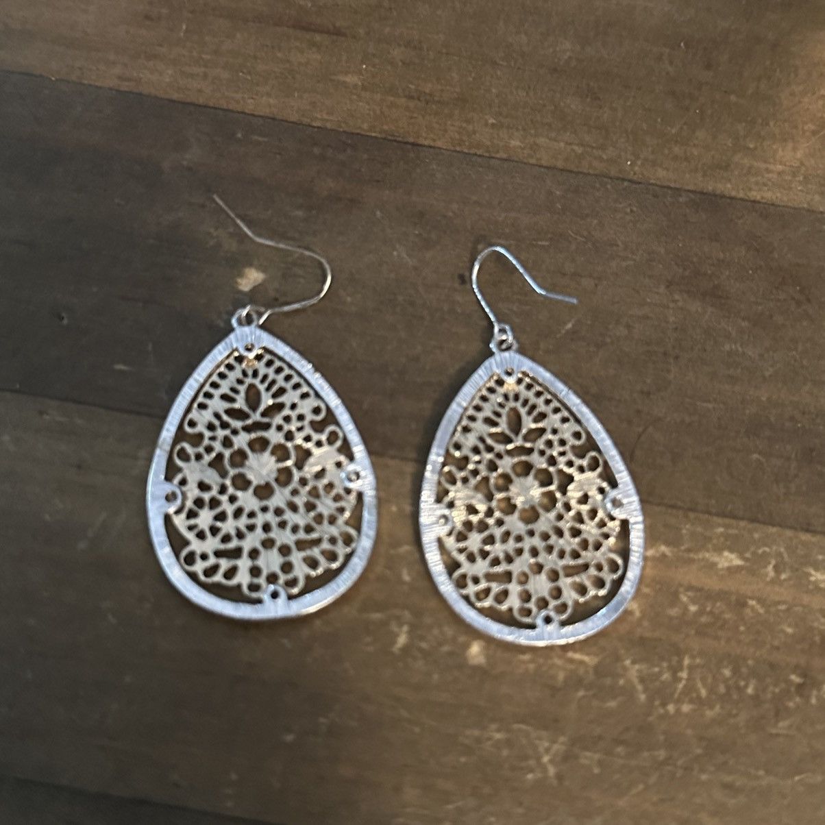 Other Two tone filigree teardrop dangle earrings Size ONE SIZE - 4 Thumbnail