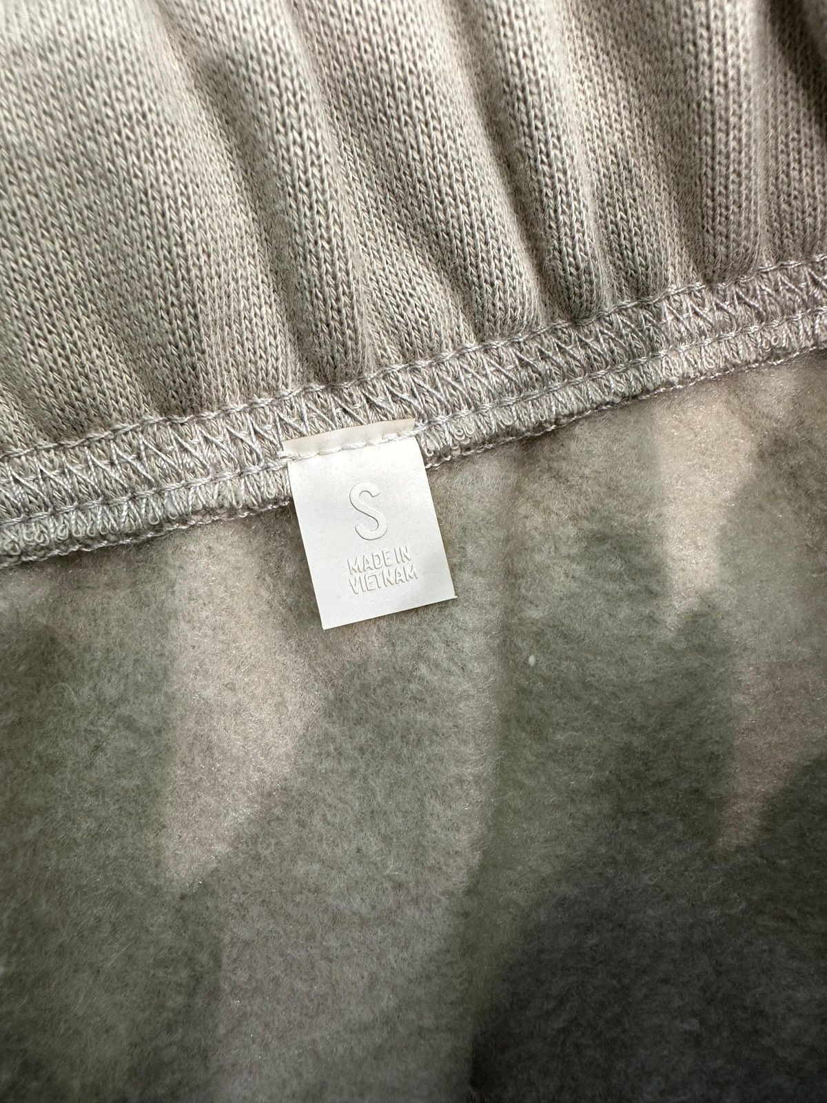 Essentials ESSENTIALS - Relaxed Fleece Sweatpant Abbey Stone Size US 32 / EU 48 - 3 Thumbnail