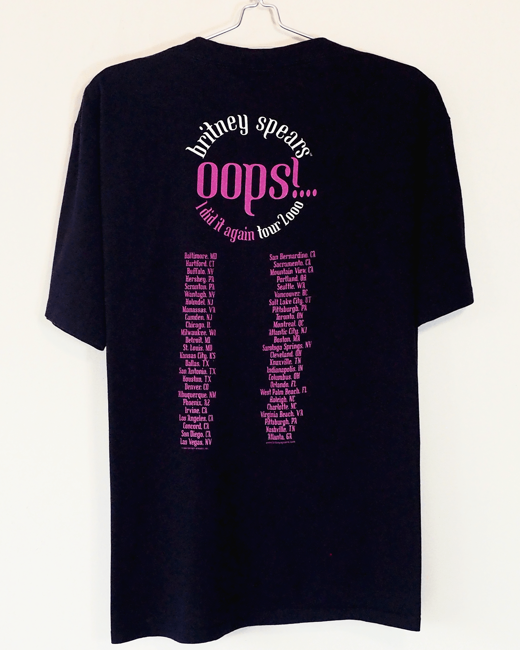 Vintage Vintage 2000 Britney Spears Oops I Did It Again Tour Shirt L Size US L / EU 52-54 / 3 - 9 Thumbnail