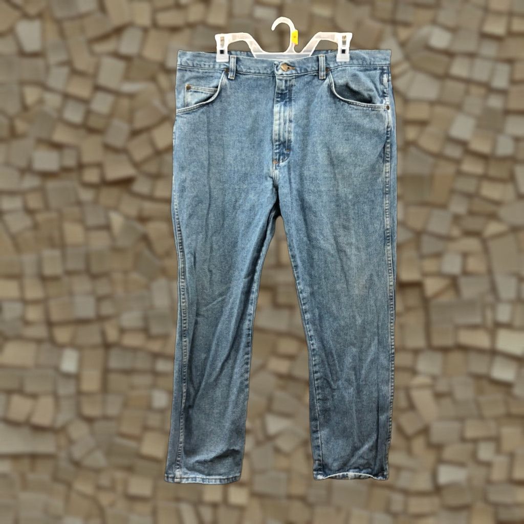 Wrangler Wrangler Jeans Size 38x32 Mens Mid Rise Straight Leg Dark Wash Blue Denim Size US 38 / EU 54 - 1 Thumbnail