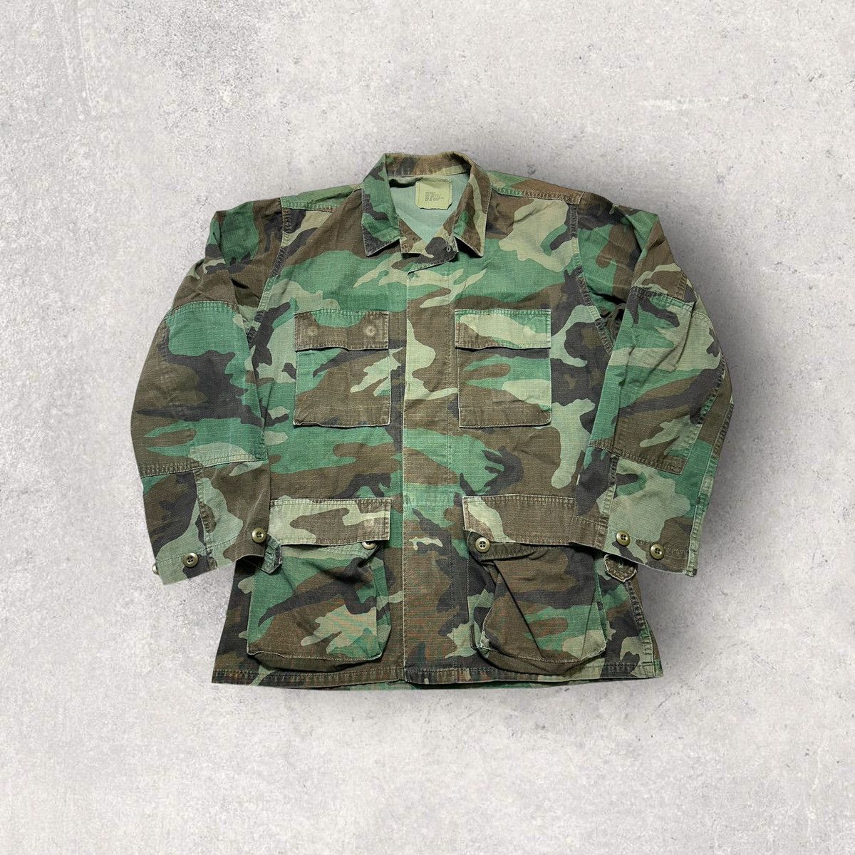 Vintage Vintage woodland camo combat shirt Size US S / EU 44-46 / 1 - 1 Thumbnail