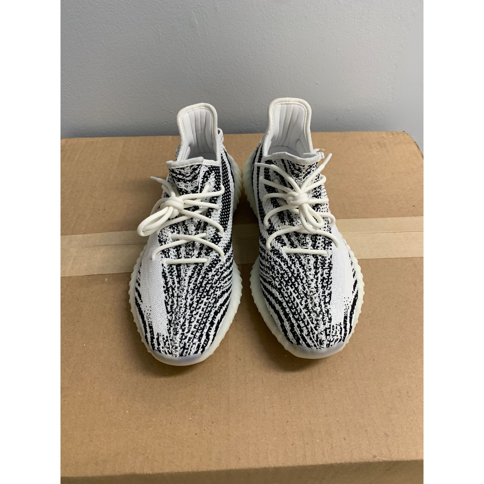 Adidas Adidas Yeezy 350 V2 Zebra 11.5 Brand New No Box Size US 11.5 / EU 44-45 - 2 Thumbnail