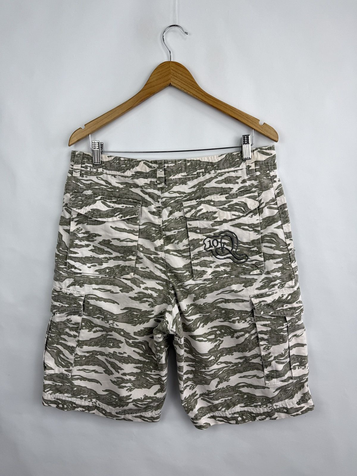 Nike 🇧🇷 Vintage Y2K Nike R10 Ronaldinho 10 Camo Cargo Shorts Retro Size US 32 / EU 48 - 9 Thumbnail