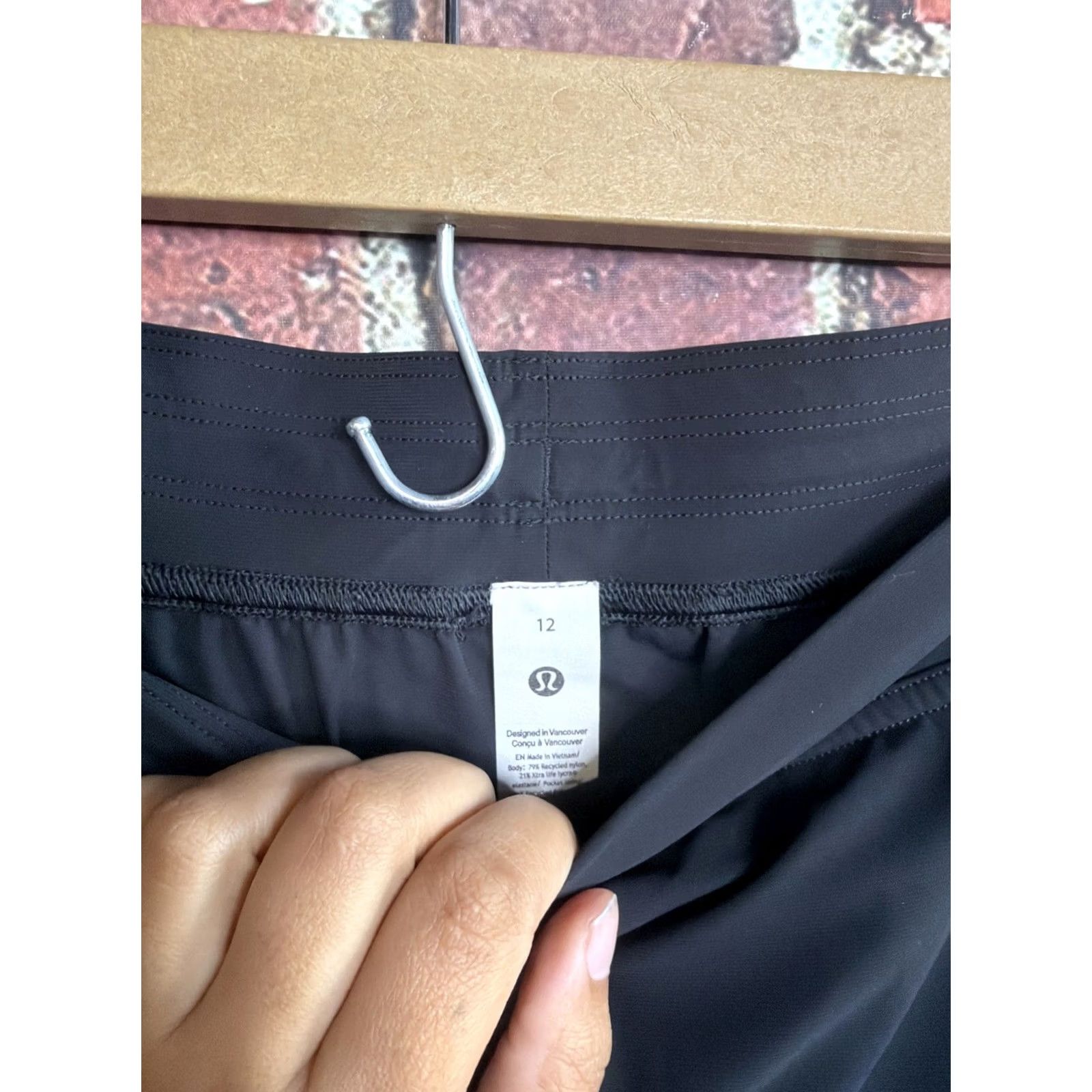 Lululemon Lululemon Women's Joggers Black 12 Scuba Activewear Athletic Pants Tapered Pockets Ribbed Elastic Waist Size 34" / US 12 / IT 48 - 2 Thumbnail