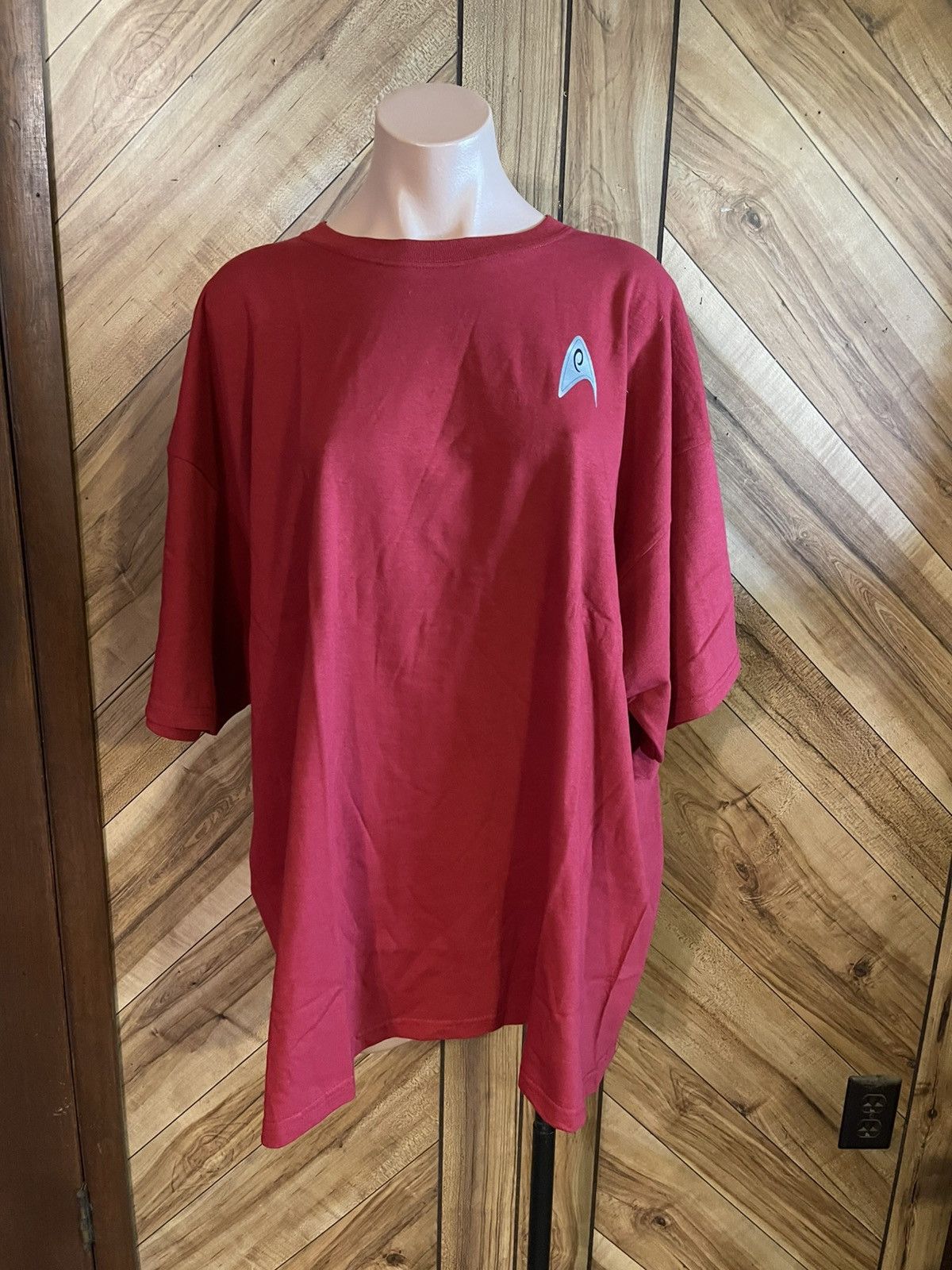 Other Roddenberry Star Trek 2XL Red Operations Uniform T-Shirt Size US XXL / EU 58 / 5 - 2 Thumbnail