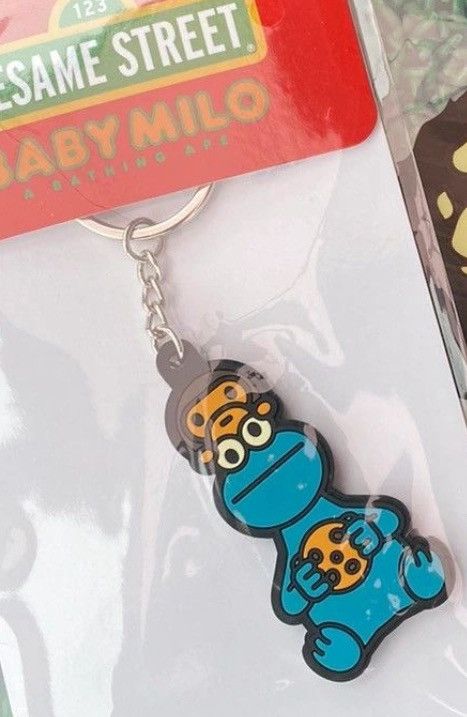 小物 BAPE BABY MILO SESAME STREET KEYCHAIN BAPE BABY MILO SESAME STREET KEYCHAIN