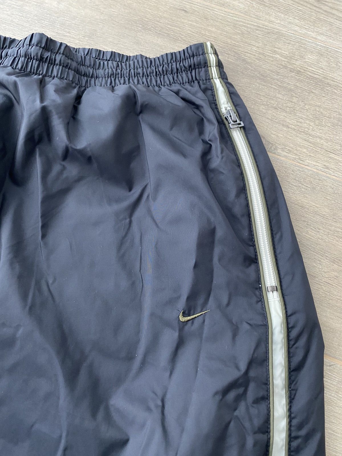 Nike Vintage Nike Nylon Baggy Sweatpants Size US 37 - 6 Thumbnail