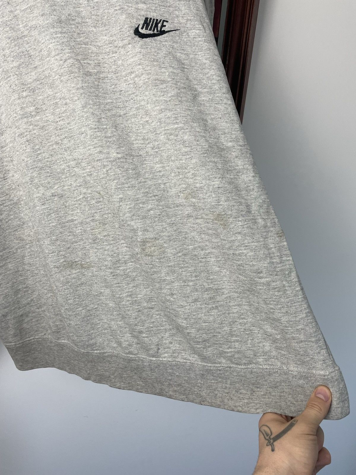 Nike Nike Vintage Mini Logo Boxy Sweatshirt Crewneck Swoosh Rare Size US L / EU 52-54 / 3 - 5 Thumbnail