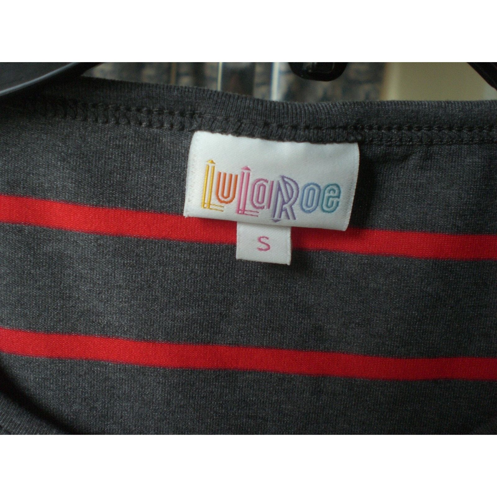 Other NWT LuLaRoe Gray Red Stripes GiGi Shirt Top Blouse SMALL Size S / US 4 / IT 40 - 3 Thumbnail