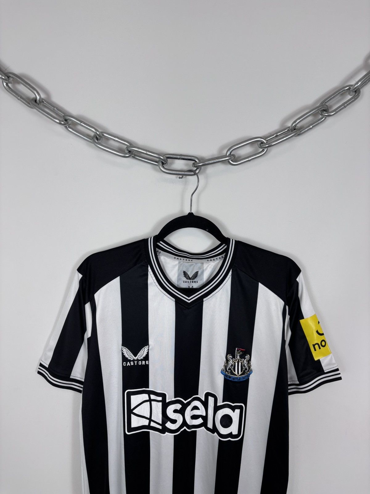 Castore Newcastle United 2023/2024 Home Isak #14 Soccer Jersey Size US M / EU 48-50 / 2 - 3 Thumbnail