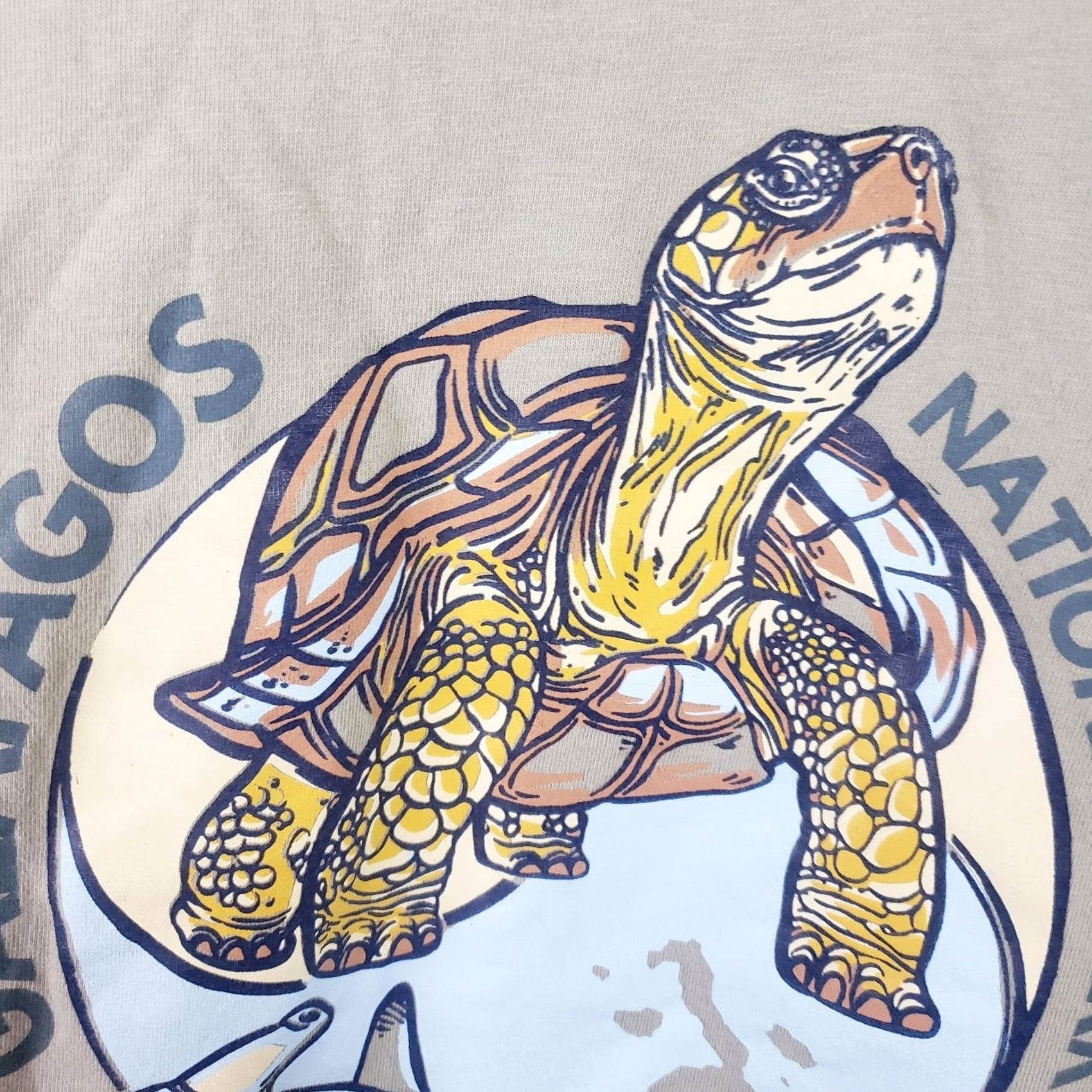 Vintage VINTAGE? Galapagos National Park Ecuador Men's XL Green T-Shirt Turtle Shark Logo Front Size US XL / EU 56 / 4 - 5 Thumbnail
