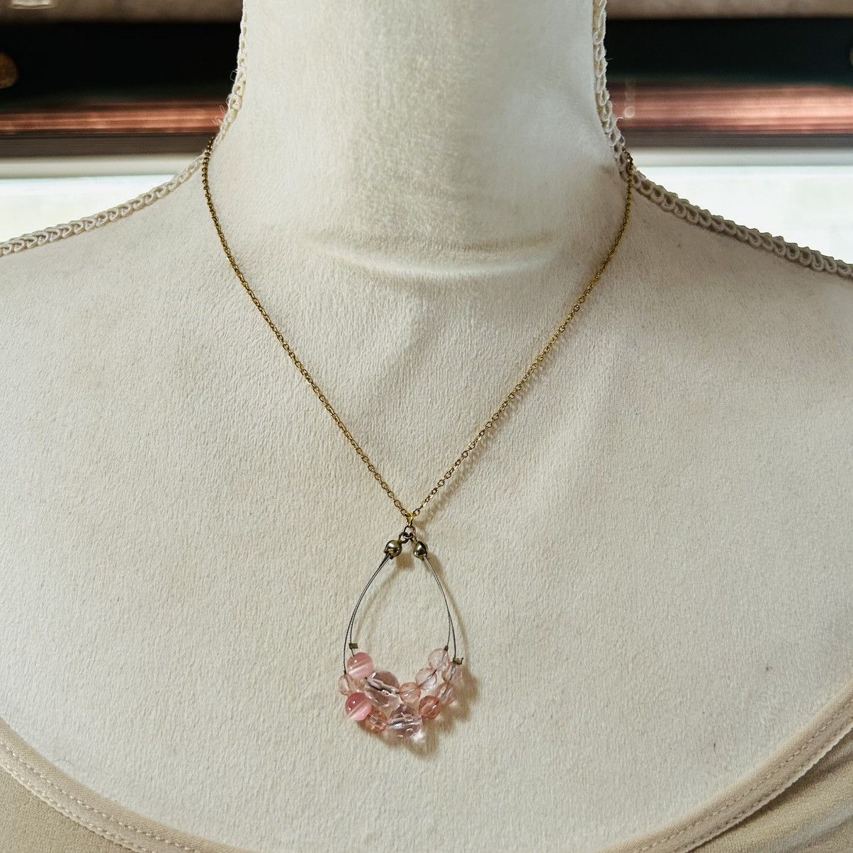 Vintage Vintage cat eye glass stone bead pendant on chain necklace Size ONE SIZE - 2 Thumbnail