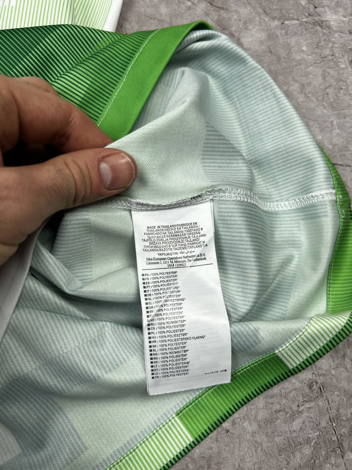 Nike LIVERPOOL NIKE 2023/2024 1 FOOTBALL THIRD JERSEY #9 DARWIN Size US S / EU 44-46 / 1 - 12 Thumbnail