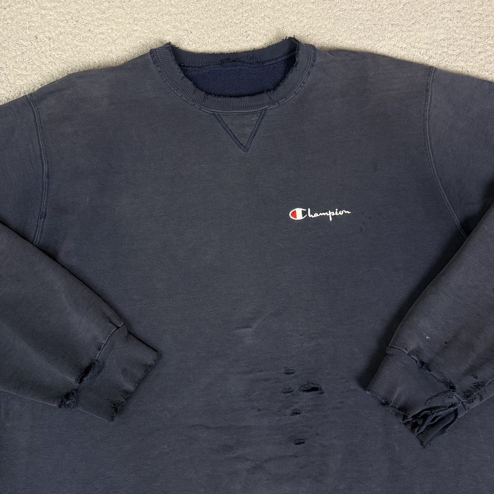 Champion VINTAGE Champion Sweatshirt Mens Large Blue Sun Faded Distressed Script Thrashed Size US L / EU 52-54 / 3 - 2 Thumbnail