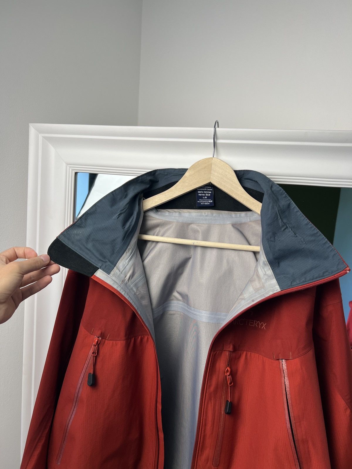 Arc'teryx × Vintage Arc’teryx Alpha SV Gore-Tex XCR Jacket Red Size L Canada Size US L / EU 52-54 / 3 - 18 Thumbnail