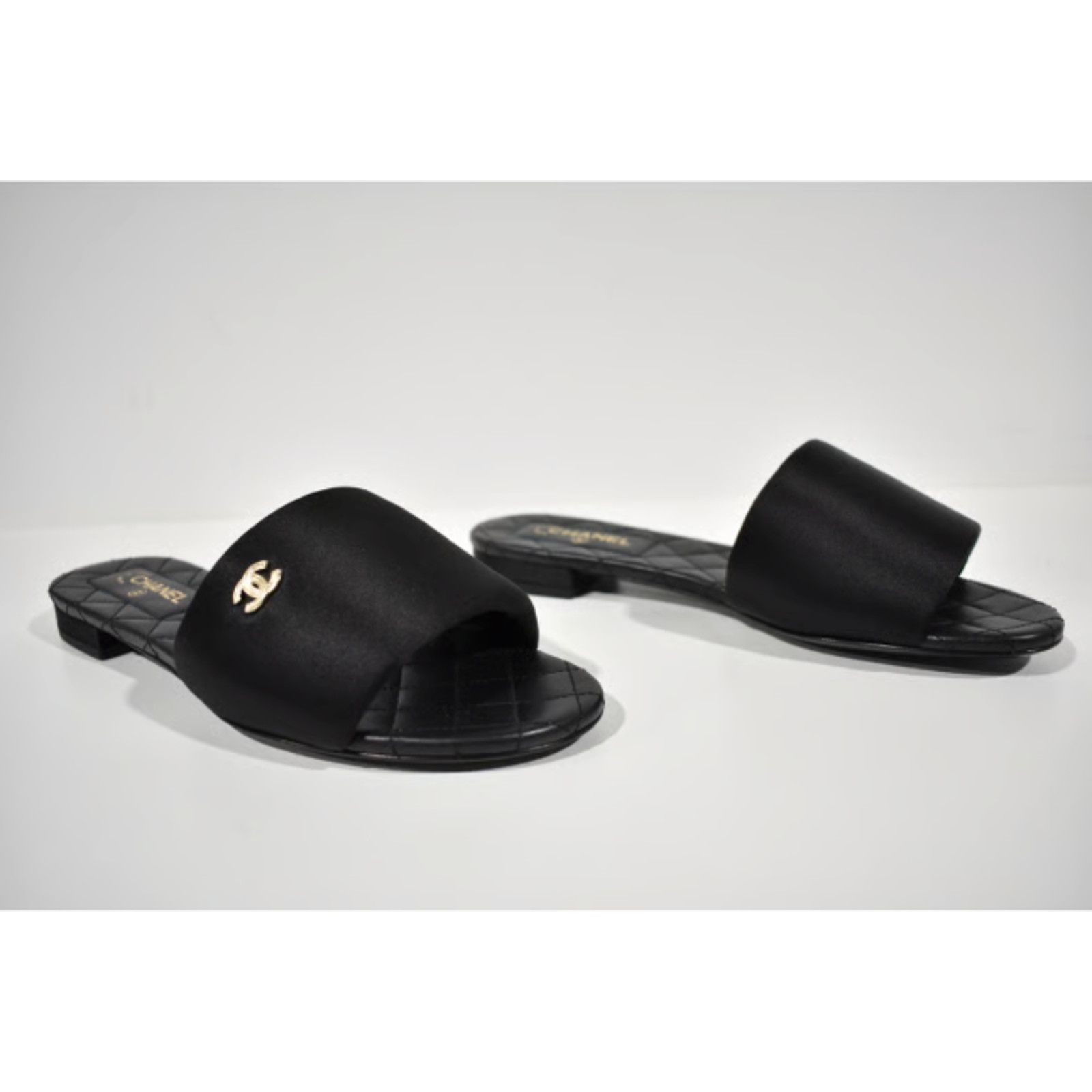 Chanel 22P CC Logo Quilted Leather Slide Mule Sandal Flop Flat 41 Size US 11 / IT 41 - 7 Thumbnail