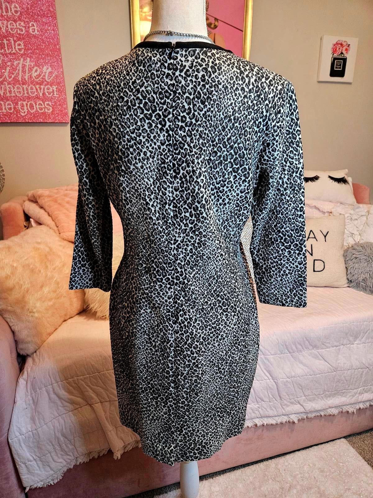 Designer Doncaster Leopard Print Dress with V-Neck Size M / US 6-8 / IT 42-44 - 3 Thumbnail