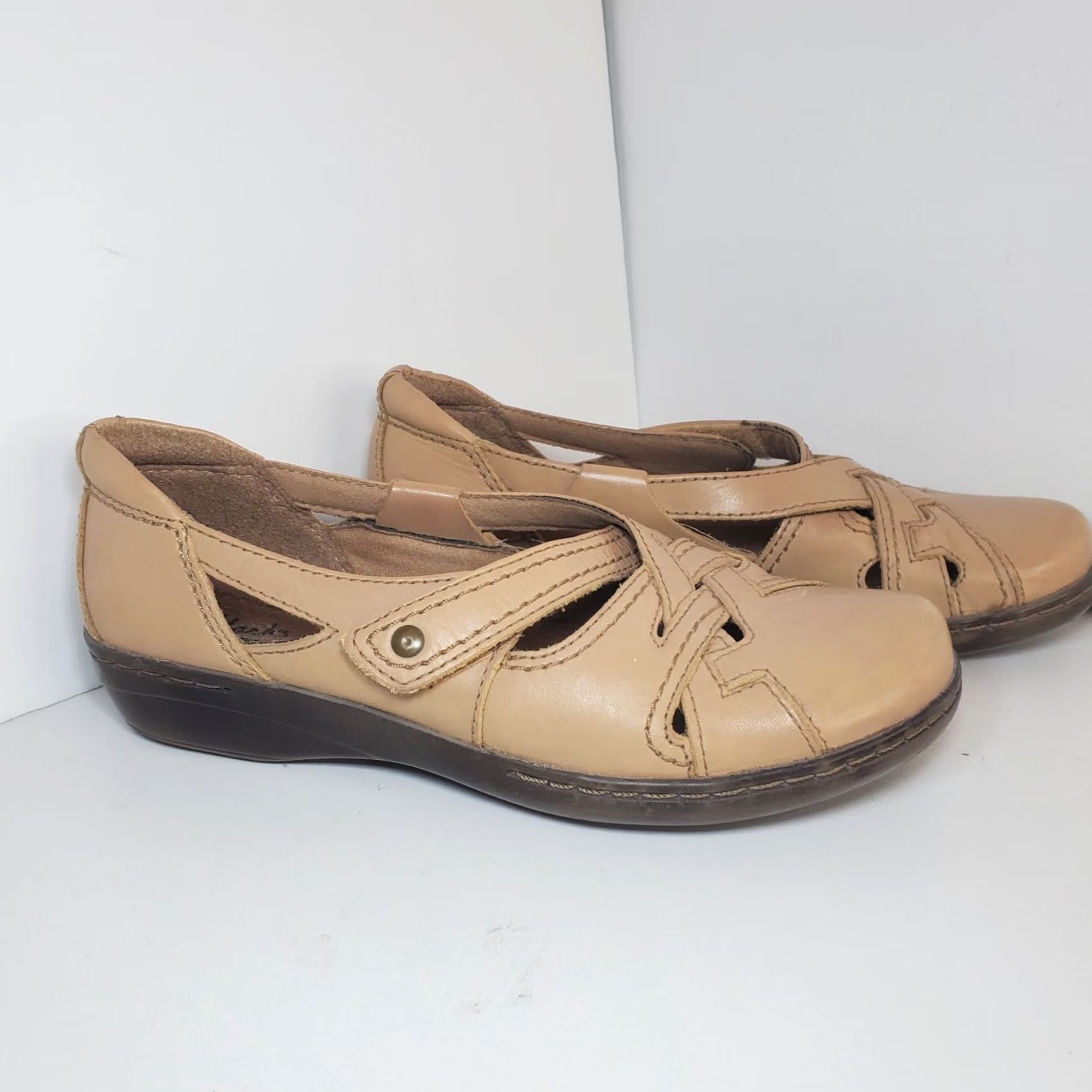 Clarks Clarks Wmns Strappy Flat Comfort Sandals Sz 6.5 Tan Beige Leather Preppy Summer Size US 7 / IT 37 - 3 Thumbnail