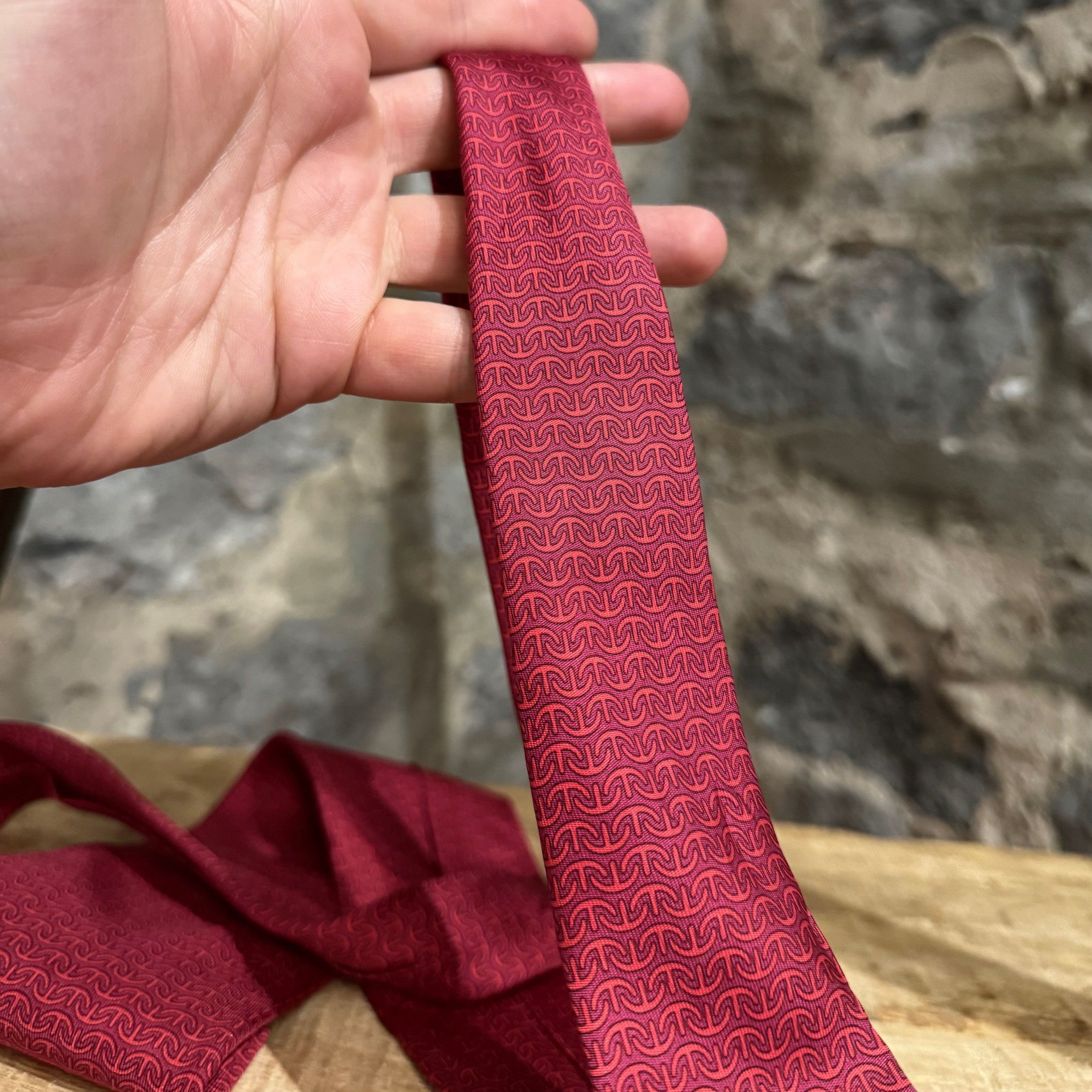 Hermes Hermès Chaine D'Ancre Pattern Raspberry Red Tonal Silk Tie Size ONE SIZE - 9 Thumbnail