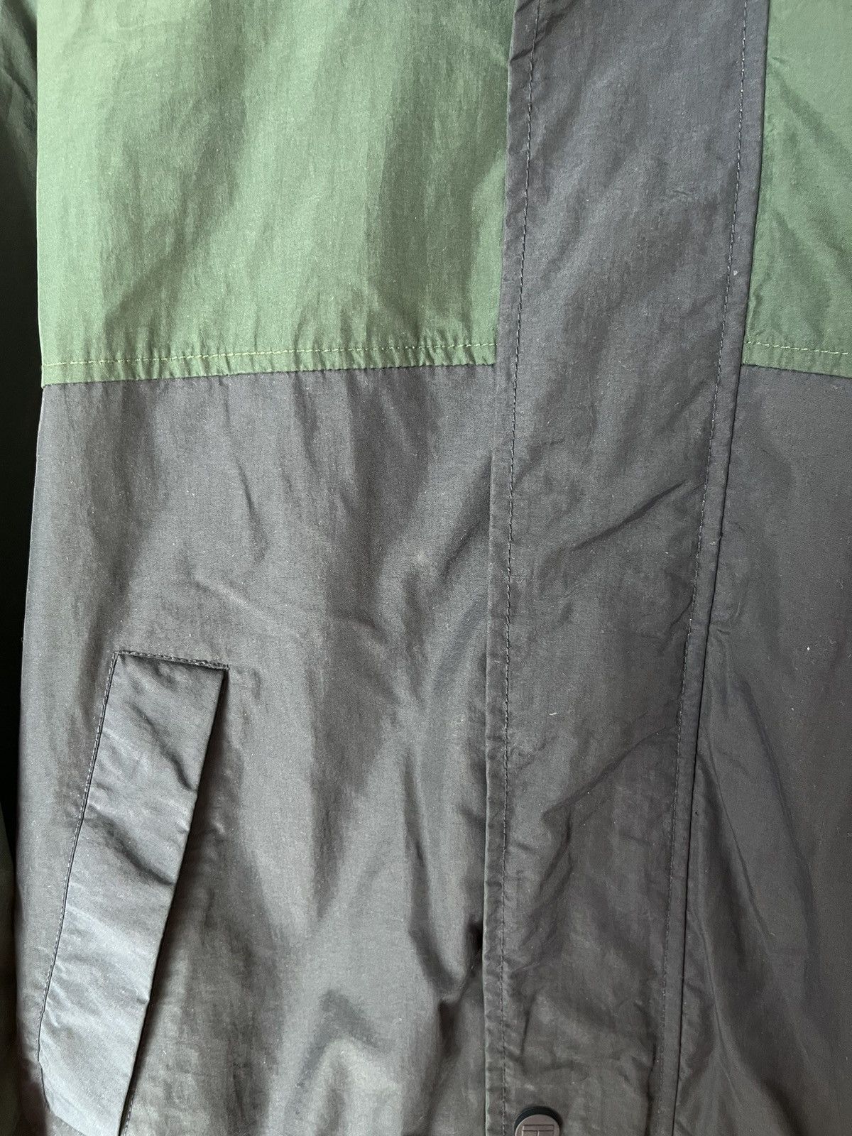Tommy Hilfiger Vintage Tommy Hilfiger Windbreaker Jacket Size US M / EU 48-50 / 2 - 6 Thumbnail