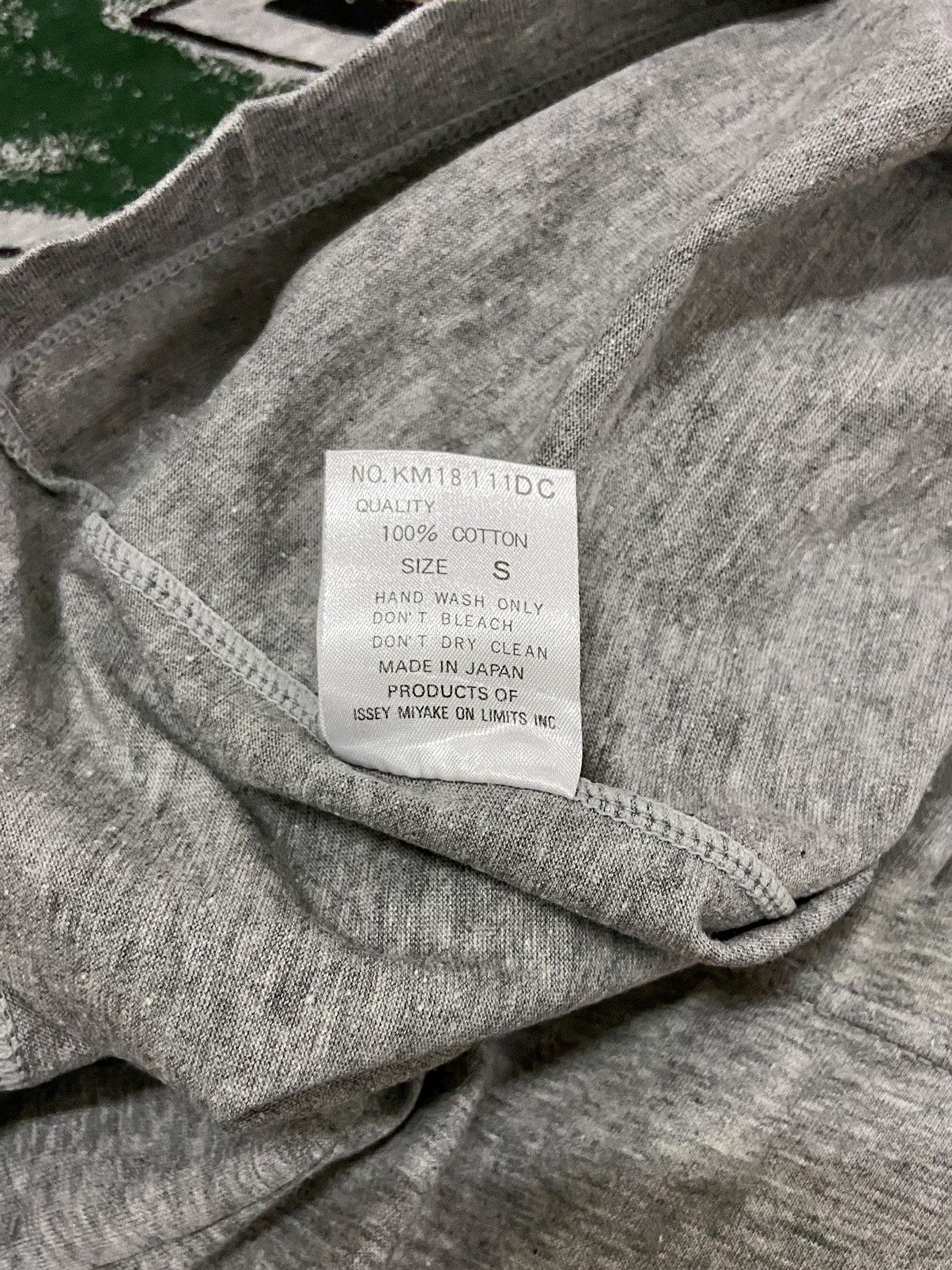 Issey Miyake × Vintage VINTAGE ISSEY MIYAKE GRAPHIC SLEEVELESS Size US S / EU 44-46 / 1 - 13 Thumbnail