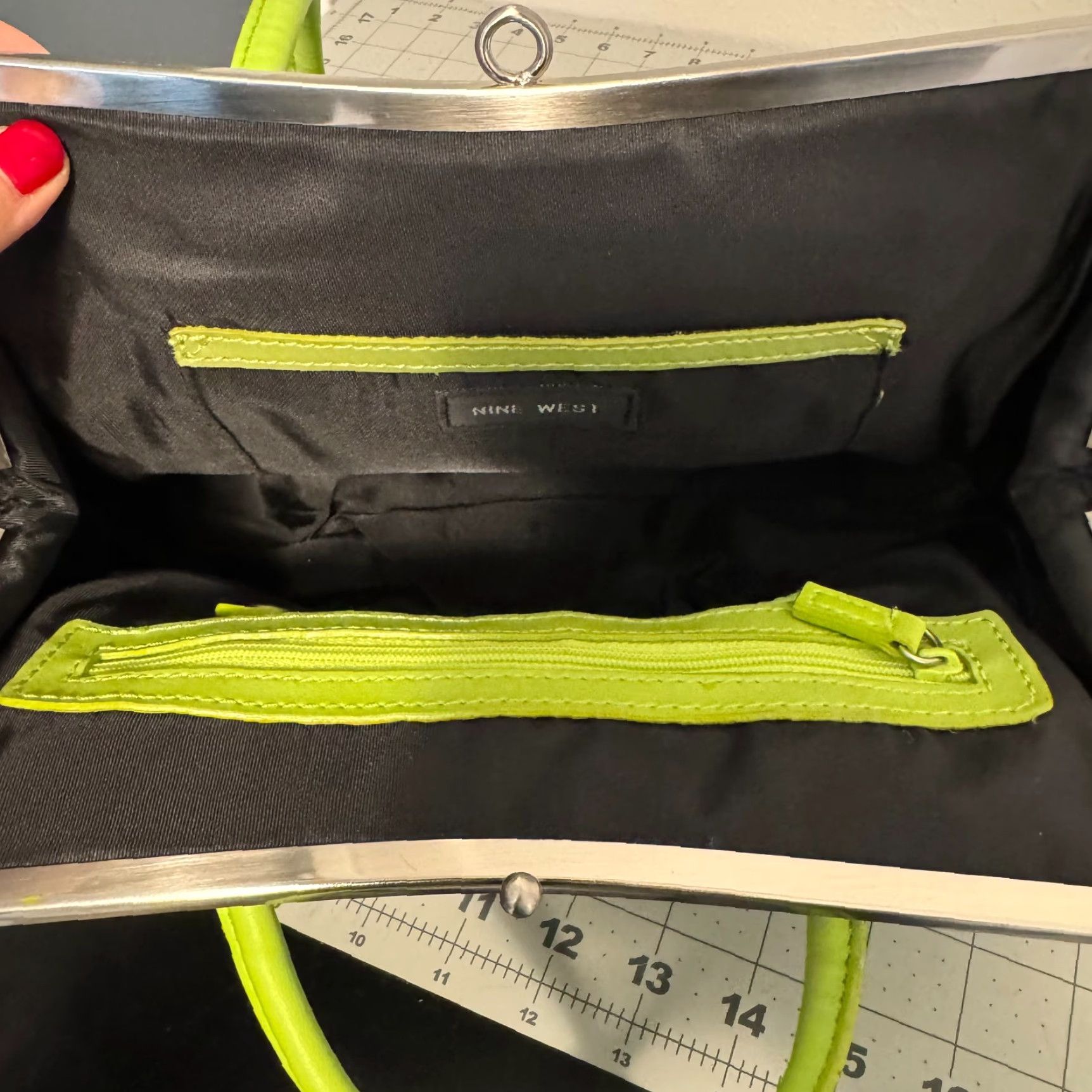 Nine West VINTAGE Nine West Shoulder Bag Purse Green Kisslock Groovy Pattern 90s Y2K Womens Bag Size ONE SIZE - 4 Thumbnail