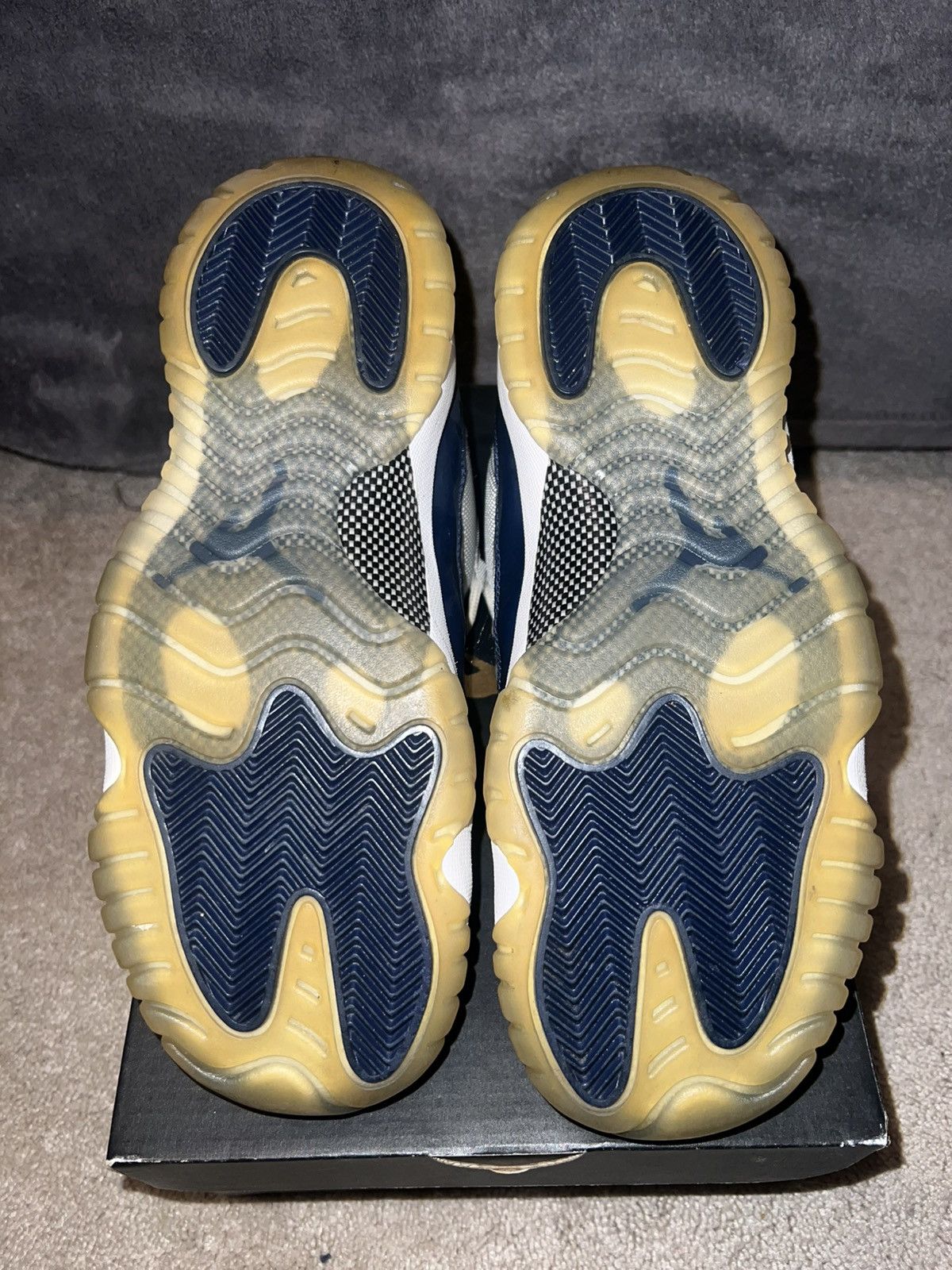 Jordan Brand Georgetown 11 low Size US 7 / EU 40 - 6 Thumbnail