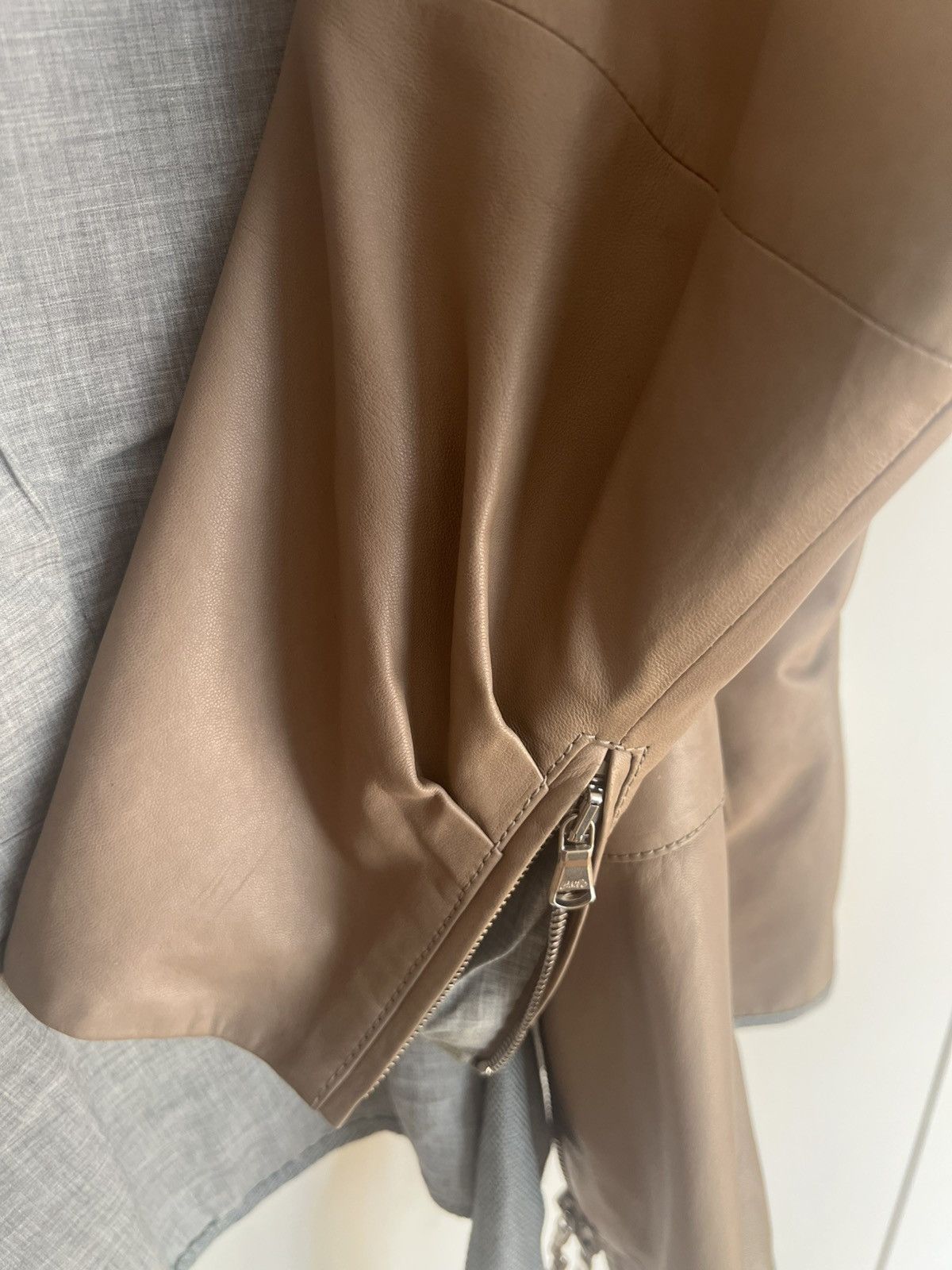 Brunello Cucinelli Brunello Cucinelli Elephant Beige Leather Bomber Jacket Size XL / US 12-14 / IT 48-50 - 18 Thumbnail