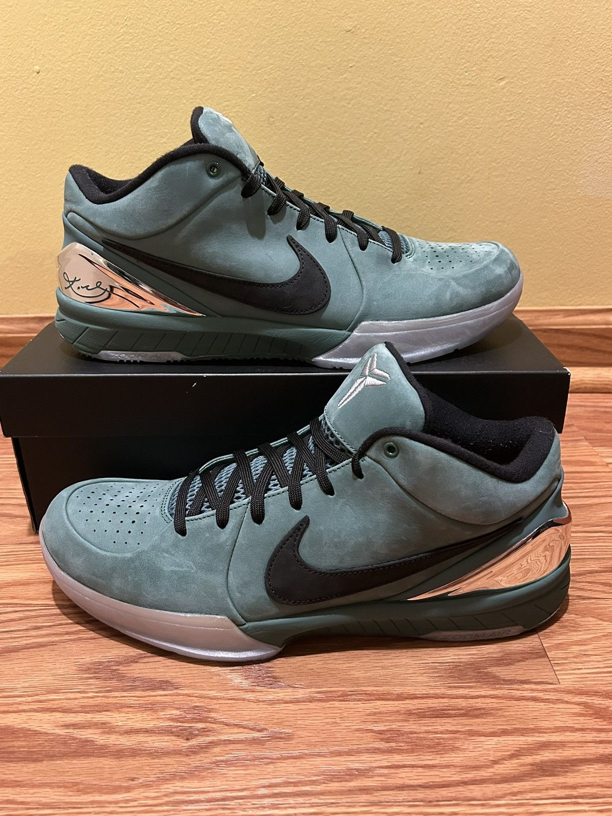 Nike Size 12 - Kobe 4 Girl Dad FQ3545-300 IN HAND NEXT DAY SHIP Size US 12 / EU 45 - 1 Thumbnail
