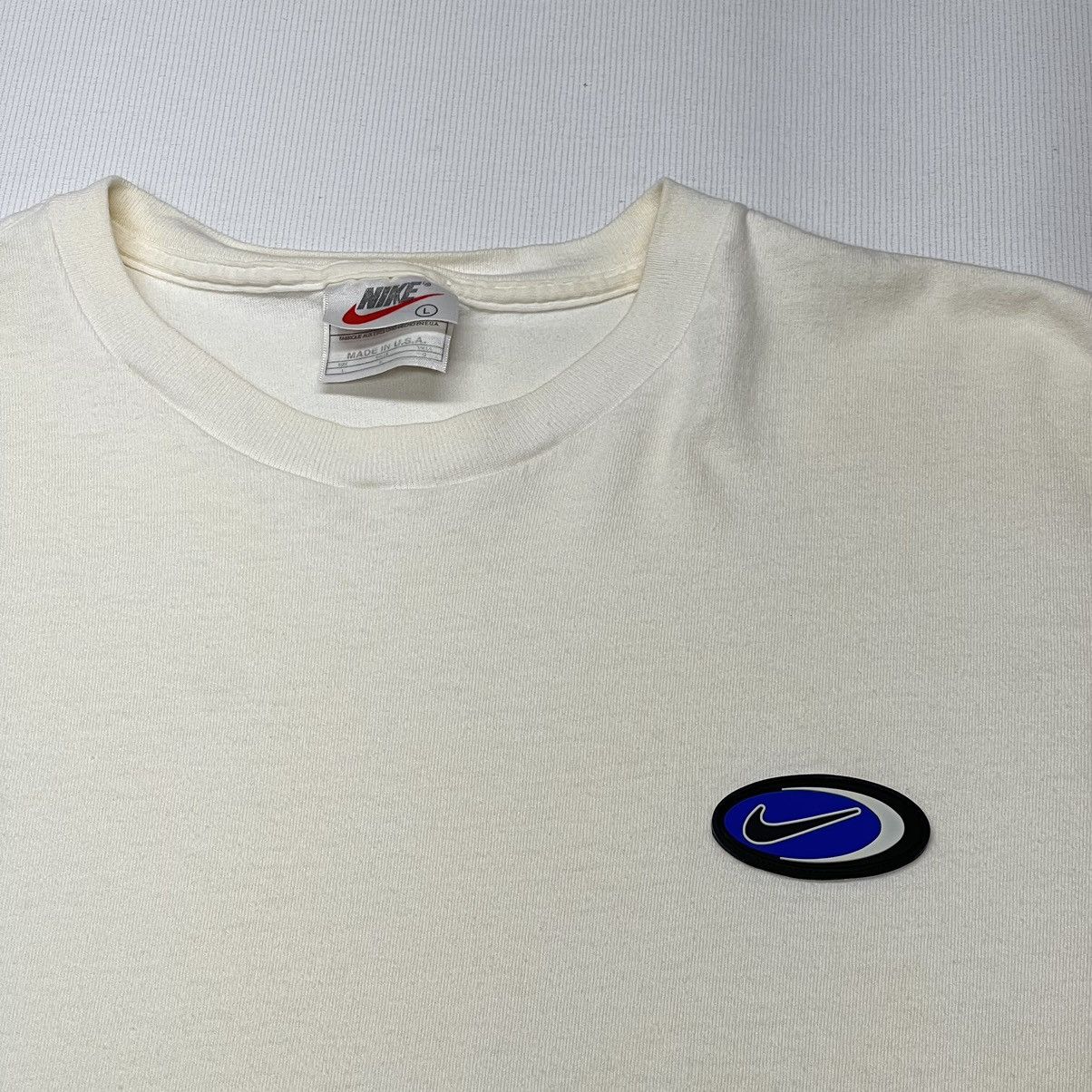 Nike × Vintage Nike Tee Shirt White 3D Logo Rubber Patch Swoosh 90s Size US L / EU 52-54 / 3 - 2 Thumbnail