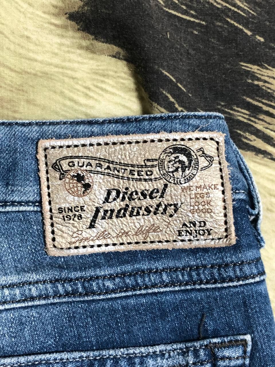 Diesel DIESEL RONHARY Men’s Vintage Wash Jeans Regular Fit W31 L32 Size US 31 - 3 Thumbnail