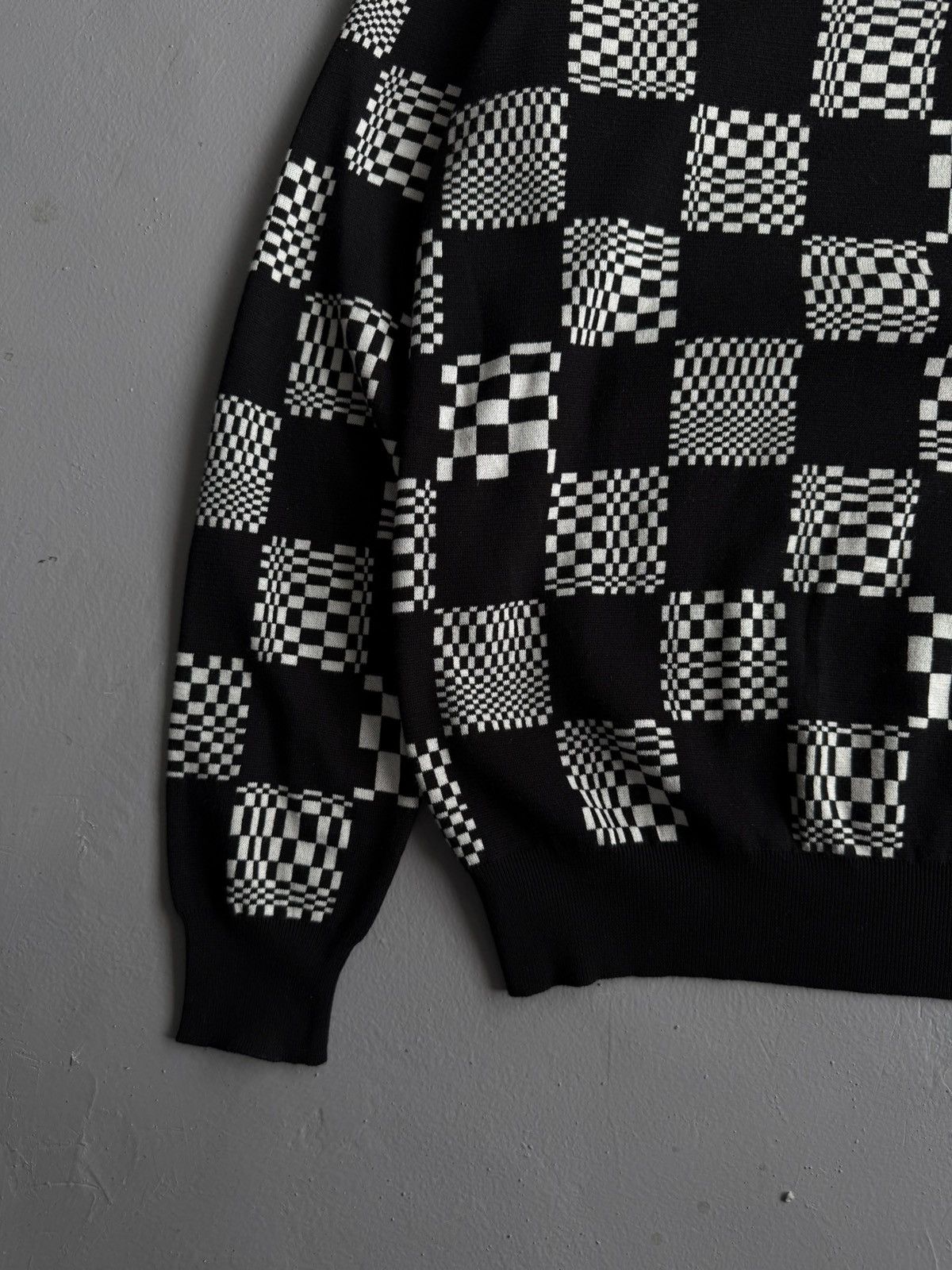 Louis Vuitton Louis Vuitton - Distorted Damier Monogram Crewneck Size US XL / EU 56 / 4 - 4 Thumbnail