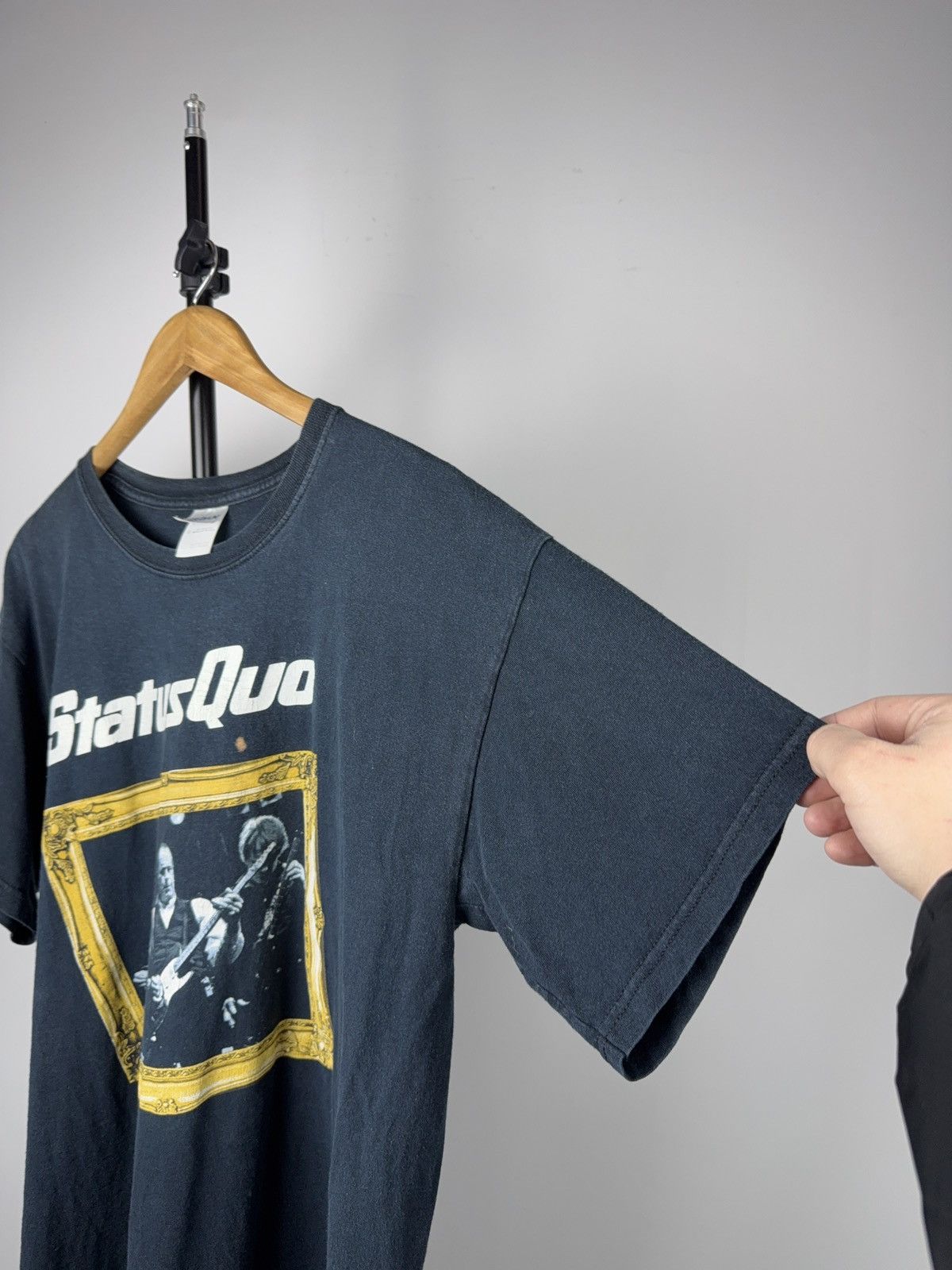 Band Tees 00s Vntg Status Quo Band Graphic T-Shirt Gildan Black Size L Size US L / EU 52-54 / 3 - 11 Thumbnail