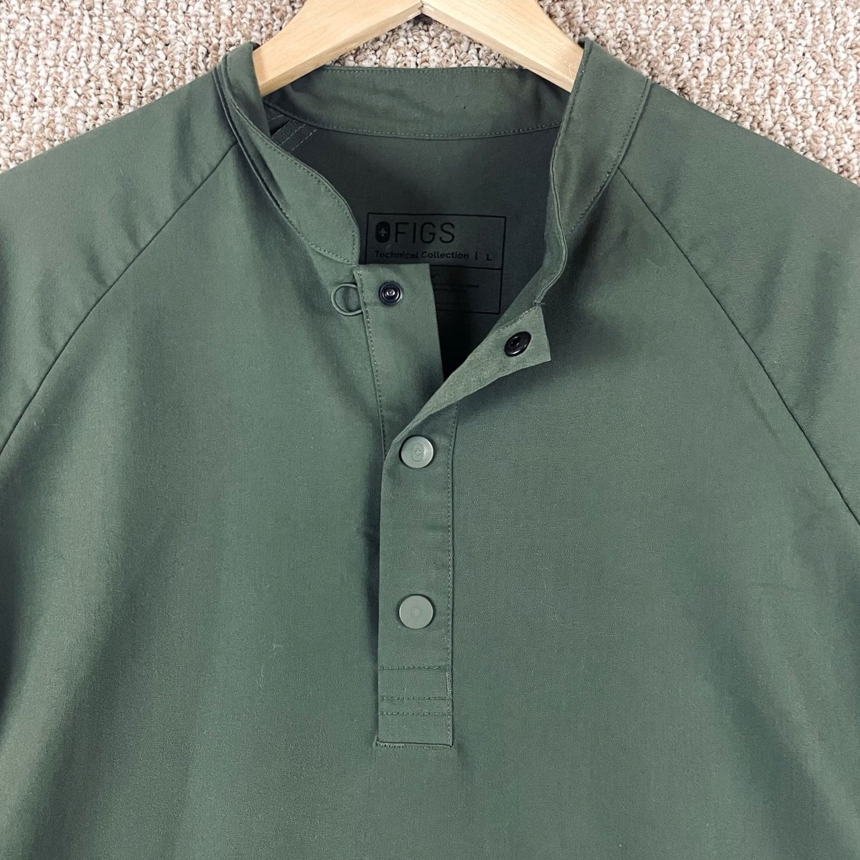 KangaROOS FIGS Womens Large Kangaroo Pocket Scrub Top - Green Size US L / EU 52-54 / 3 - 2 Thumbnail