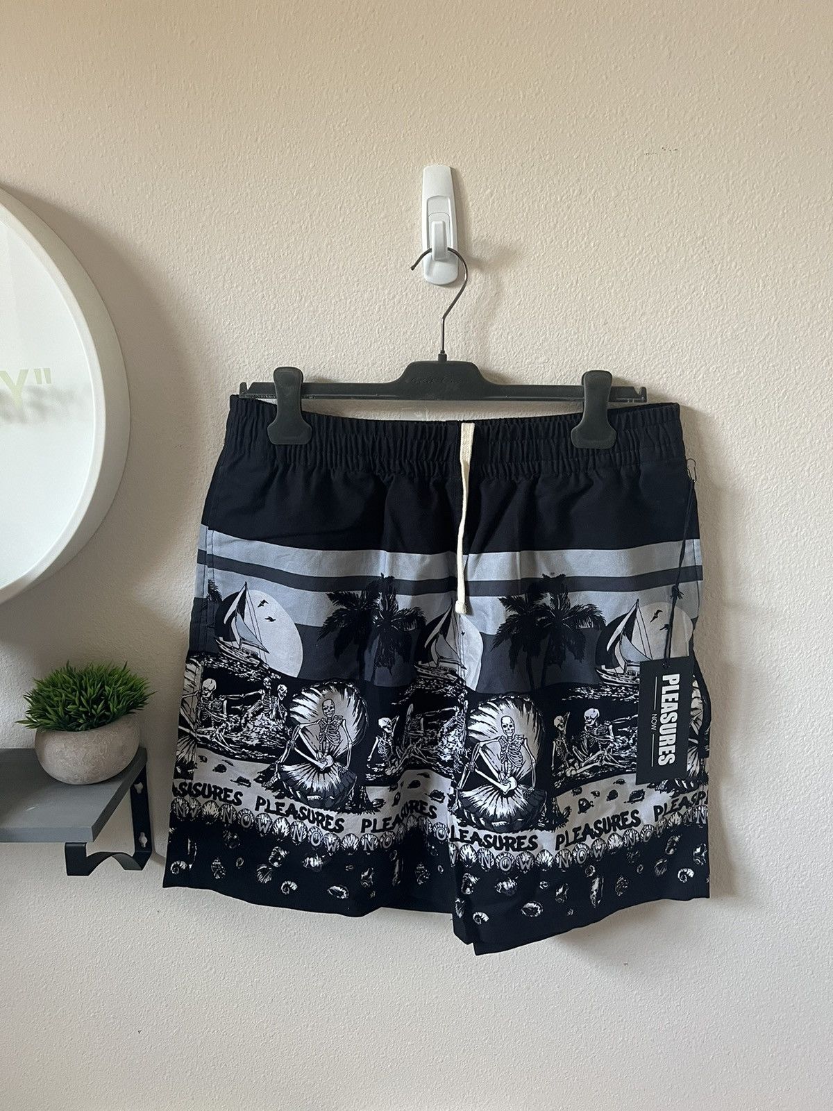 Pleasures Pleasures Skeleton Shorts Size US 34 / EU 50 - 1 Thumbnail