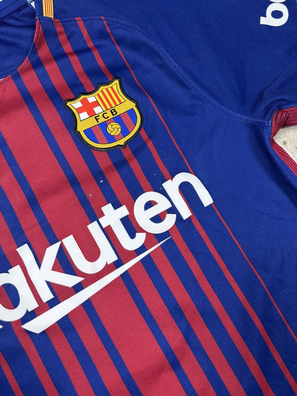 Nike Nike x FC Barcelona 2017/2018 Home Suarez #9 Jersey Size US S / EU 44-46 / 1 - 7 Thumbnail