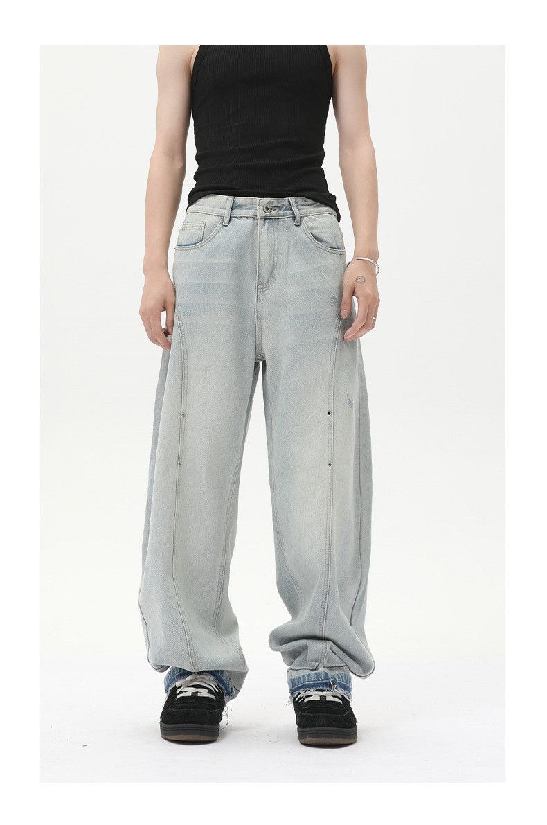 Light-colored wide-leg loose straight-leg scimitar jeans