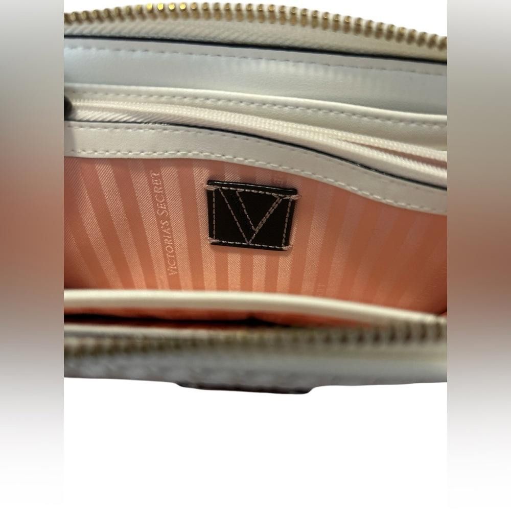 Designer Victoria's Secret White Woven Zip-Around Wallet Size ONE SIZE - 4 Thumbnail