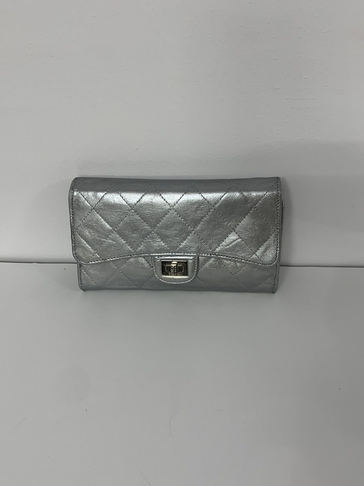 Chanel Wallet Chanel Silver Metallic 2.55 Reissue Size ONE SIZE - 1 Thumbnail