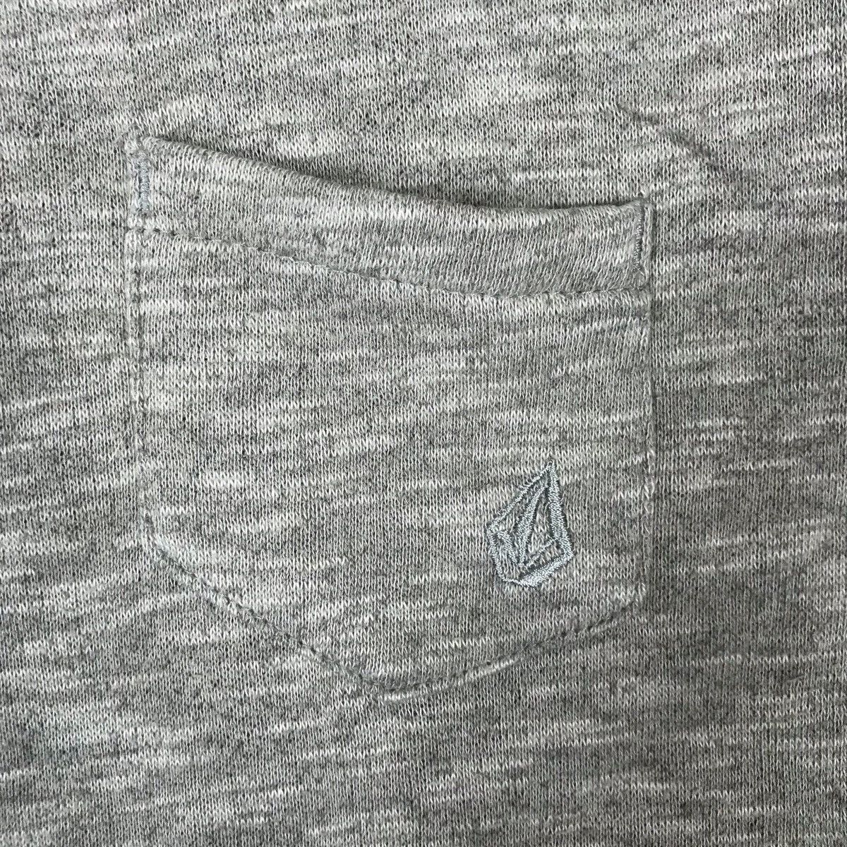 Volcom Vintage Volcom Single Pocket Pullover Jumper Sweatshirt Size US M / EU 48-50 / 2 - 3 Thumbnail