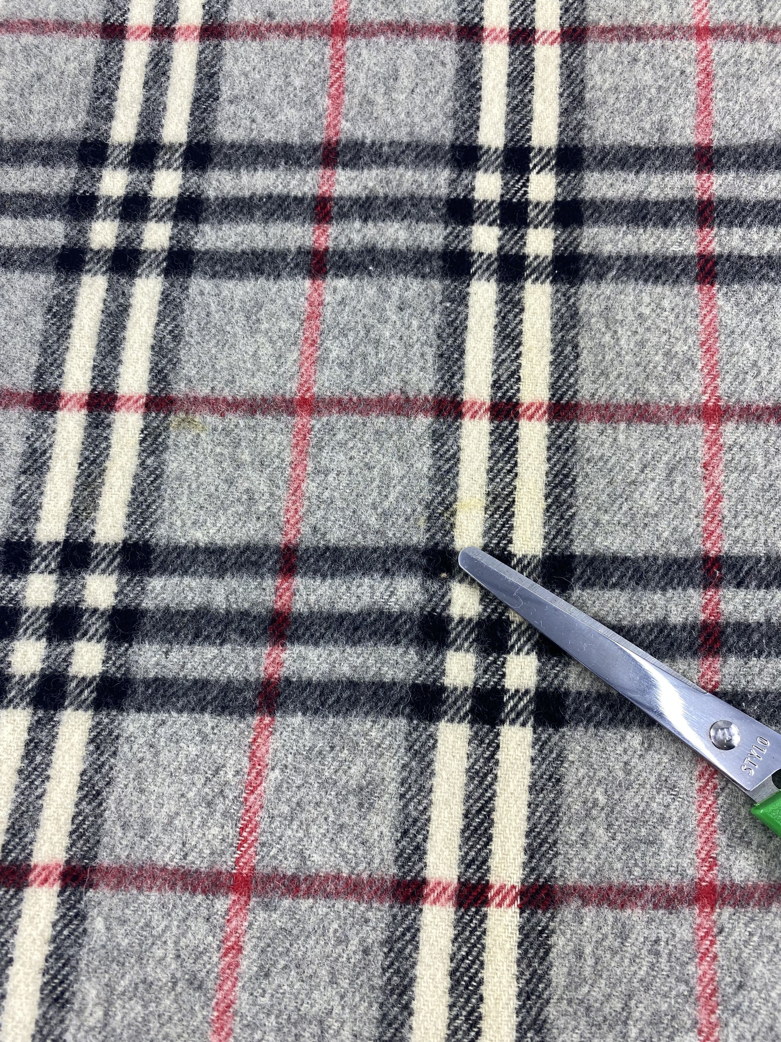 Burberry Burberrys Scarf / Muffler / Neckwear Size ONE SIZE - 7 Thumbnail
