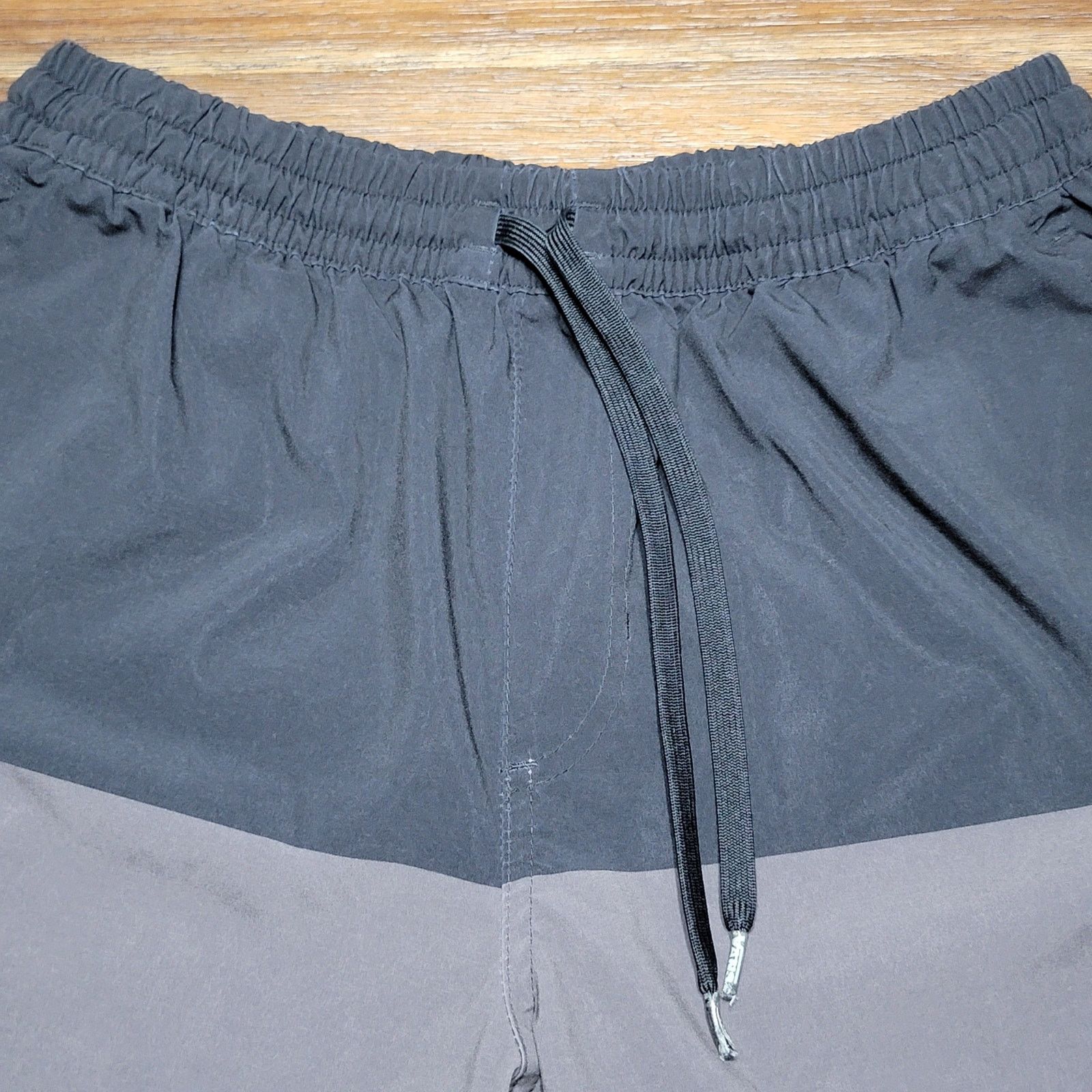 Vans VANS Black & Grey Board Shorts w/ Range Elastic - Size Small Size US 26 / EU 42 - 2 Thumbnail