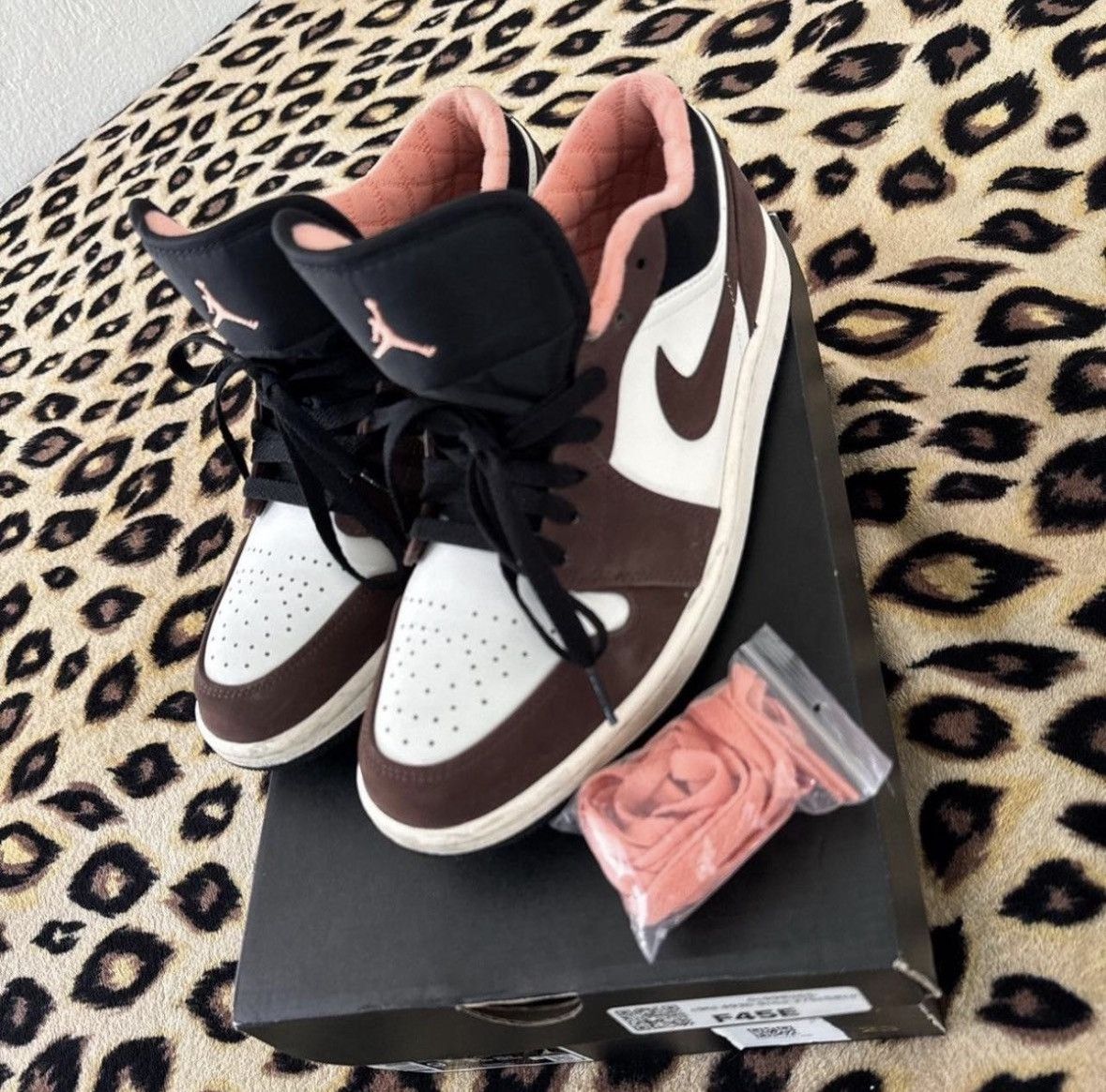 Jordan Brand Jordan 1 Low Mocha shoes Size US 9 / EU 42 - 1 Thumbnail