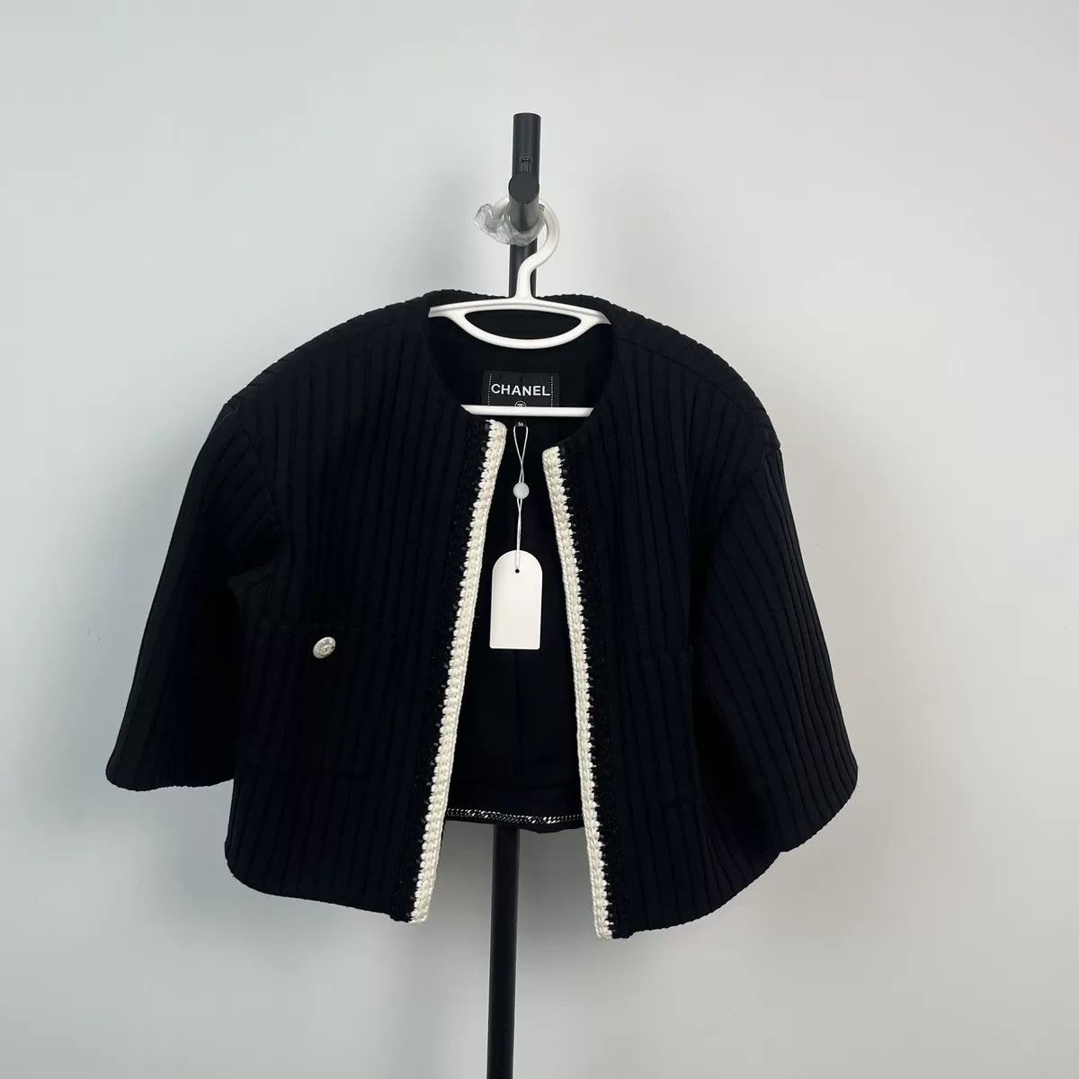 Chanel Chanel knit short black jacket Size XS / US 0-2 / IT 36-38 - 1 Thumbnail