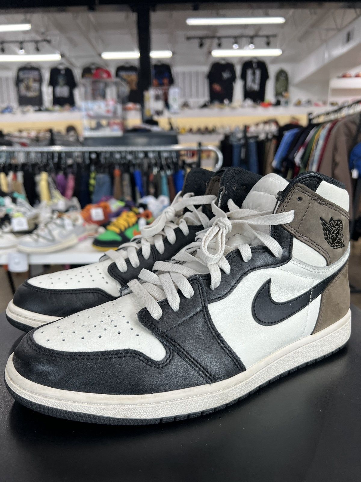 Jordan Brand Air Jordan 1 Mocha Sz. 11.5 (2020) Size US 11.5 / EU 44-45 - 1 Thumbnail