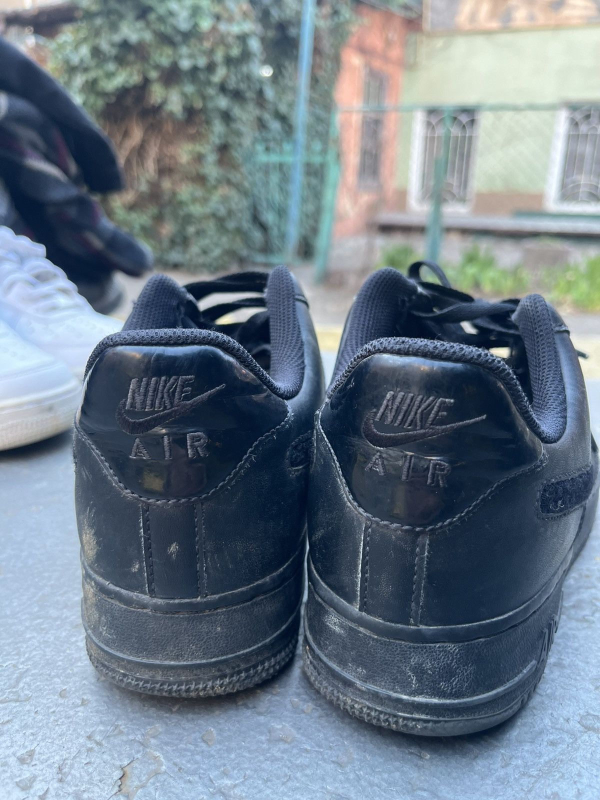 Nike Black air force 1 with velcro on the logo Size US 9 / EU 42 - 4 Thumbnail