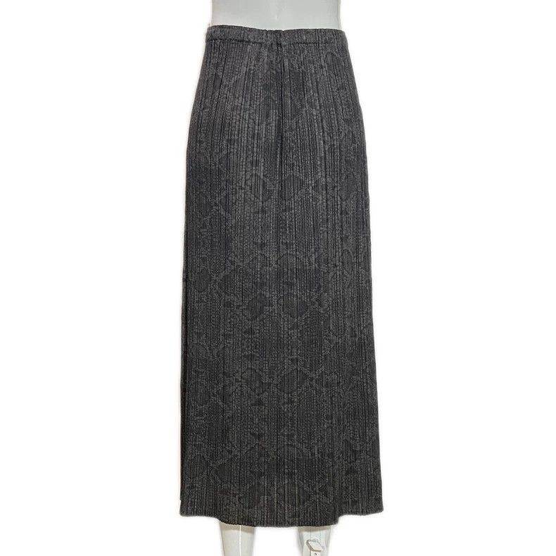 Issey Miyake Issey Miyake size:3 Black pleated skirt Size 22" - 2 Thumbnail